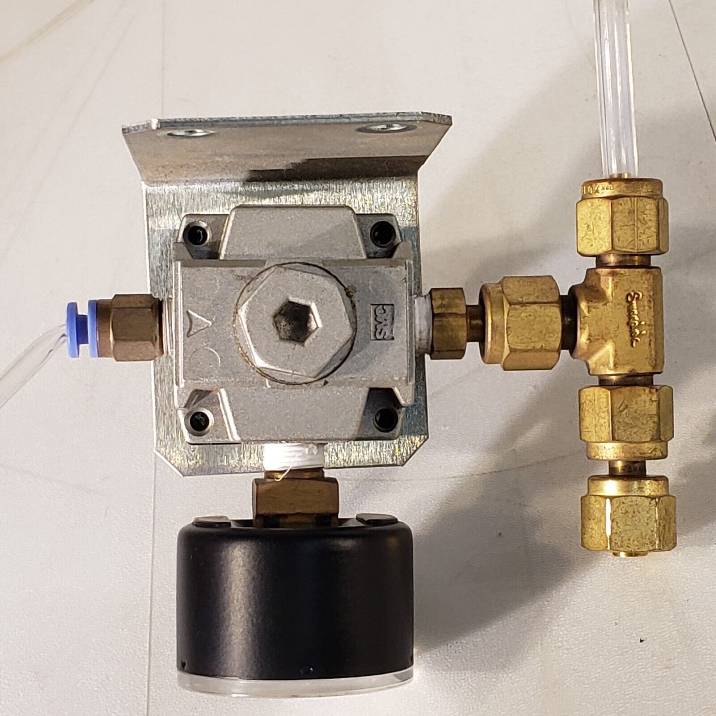 SMC 4K8-2.5 Guage With AR2000-01 Regulator Set Press 0.05-0.85MPa Range 0-30psi