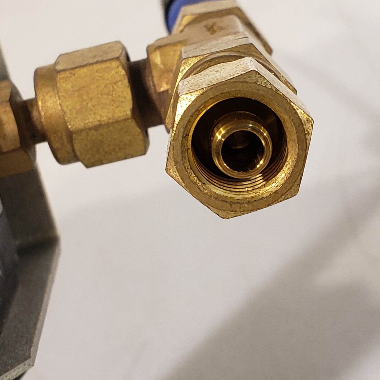 SMC 4K8-2.5 Guage With AR2000-01 Regulator Set Press 0.05-0.85MPa Range 0-30psi