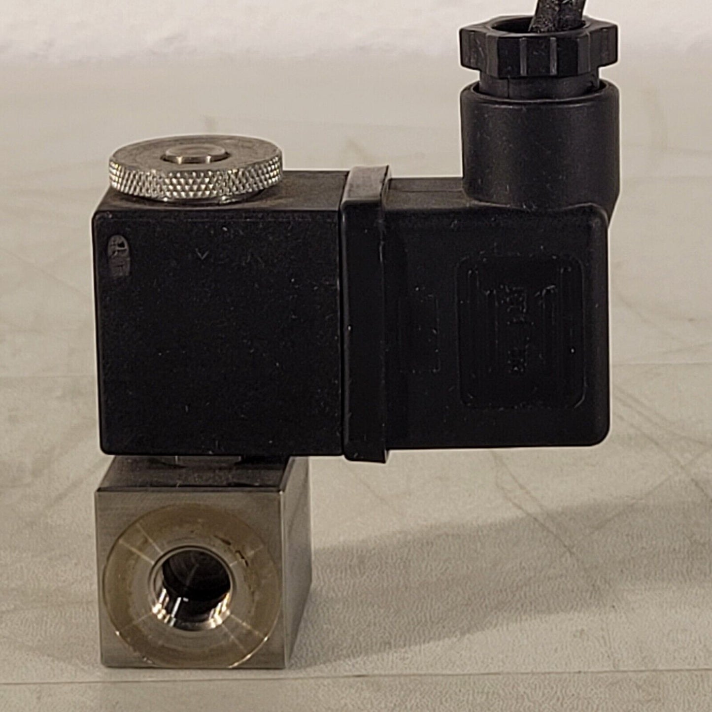 Fluid Automation Systems 9-211-107-45 Solenoid Valve F09307 44/01