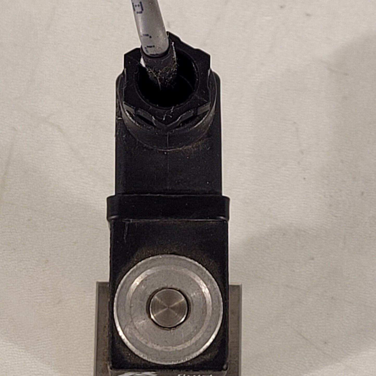 Fluid Automation Systems 9-211-107-45 Solenoid Valve F09307 44/01