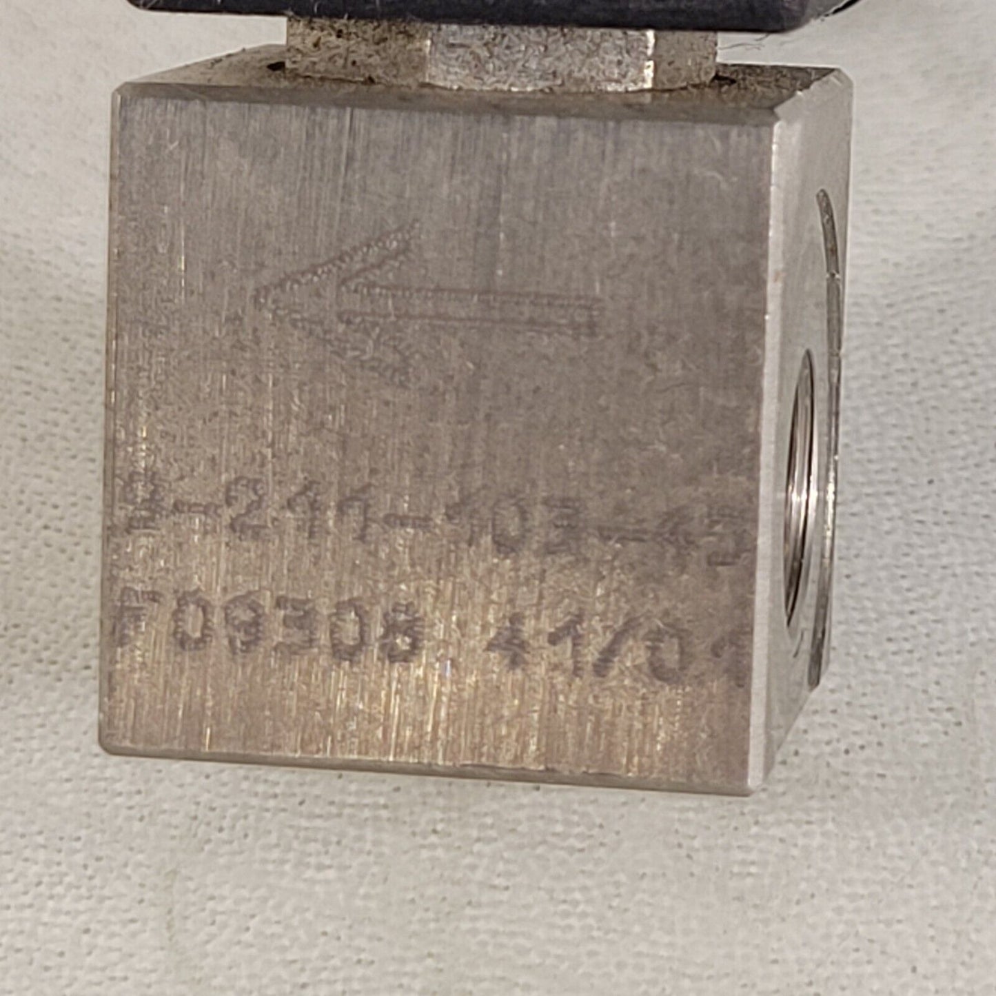 Fluid Automation Systems 9-211-103-45 Solenoid Valve 24V DC F09308 41/01