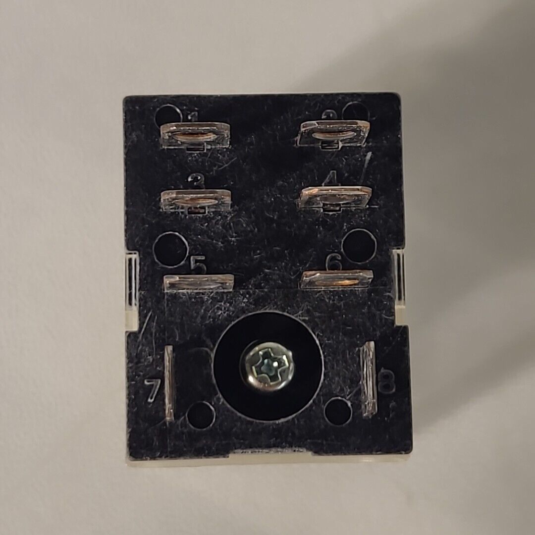 Omron LY2 Relay Electromagnetic DPDT 10A 120VAC 1/2HP 12A 240VAC With Base