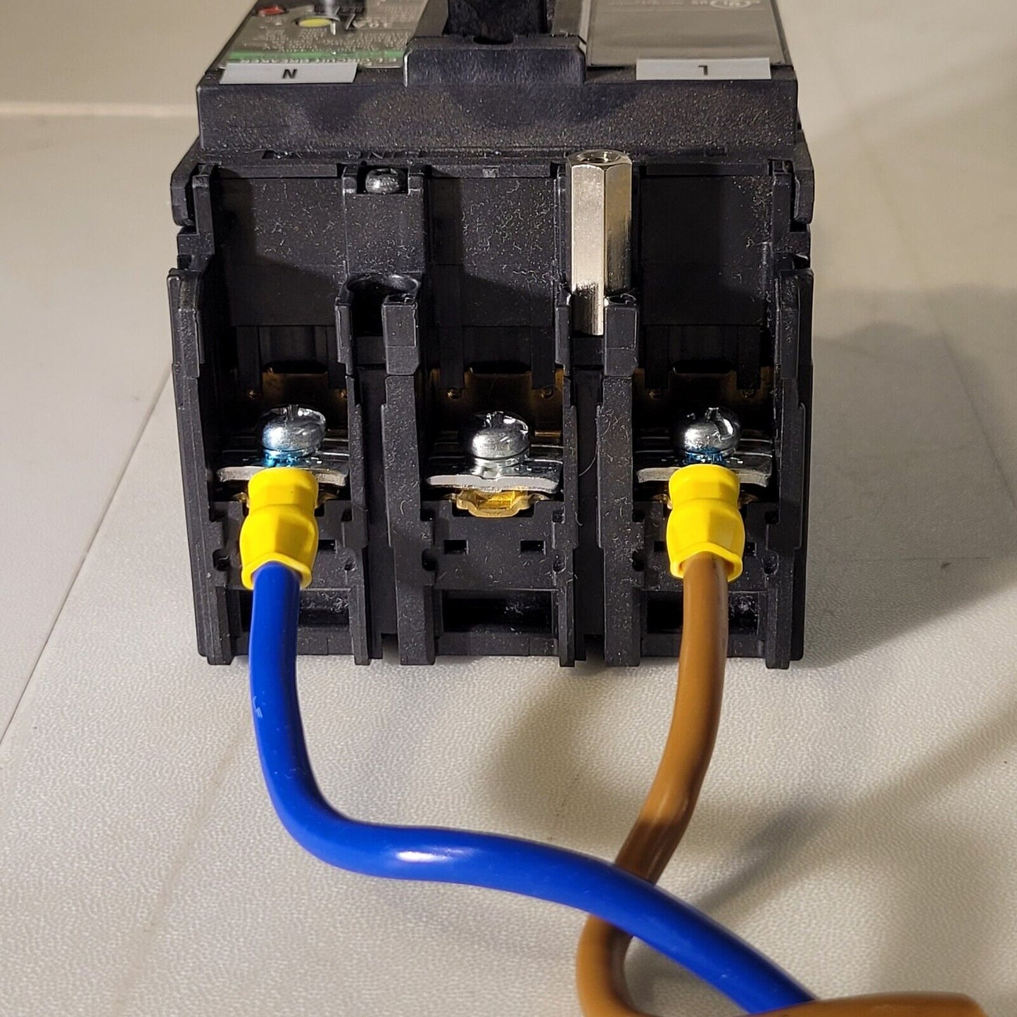 Fuji Electric EG53C Circuit Breaker EB3BEC-030B AC 100-230-440V 30mA 50-60Hz
