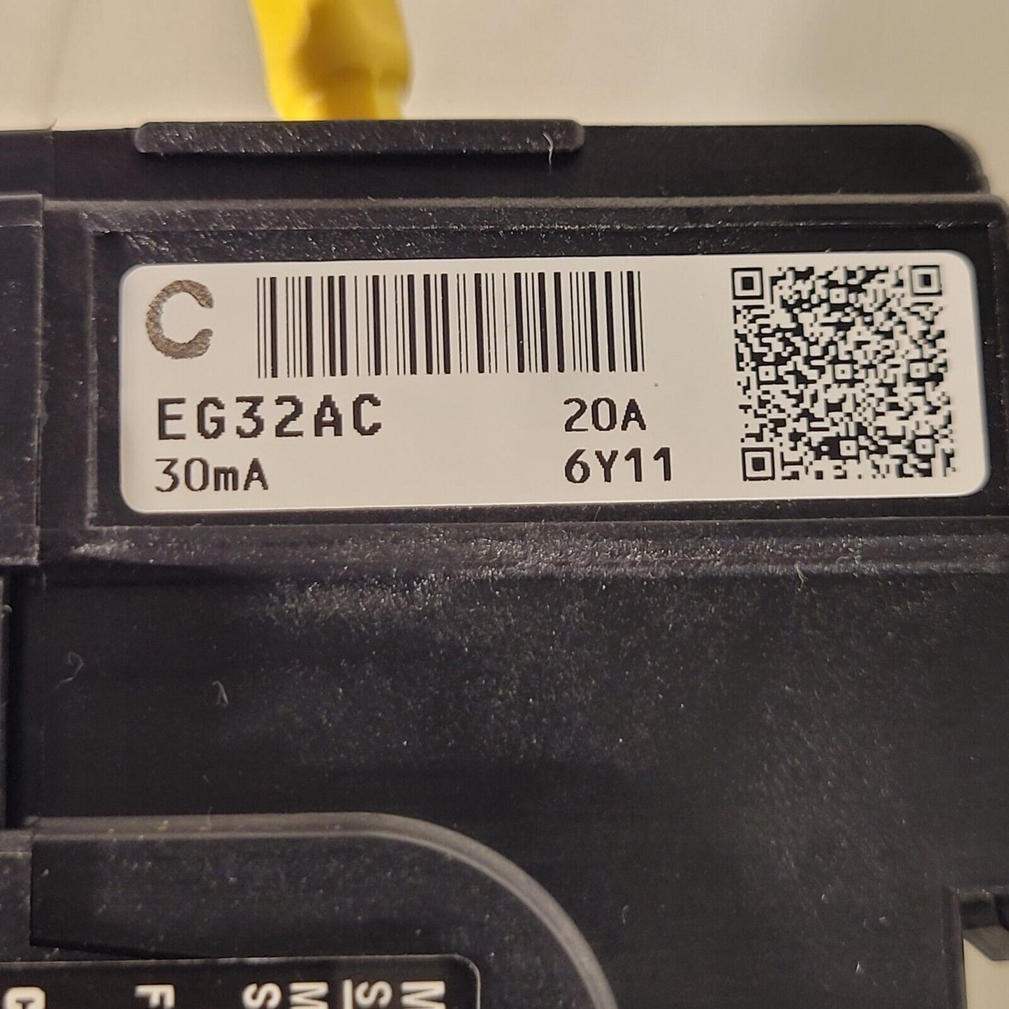 Fuji Electric EG32AC 20A Circuit Breaker EB2AEAC-020B AC 100-230V 30mA 2.5kV