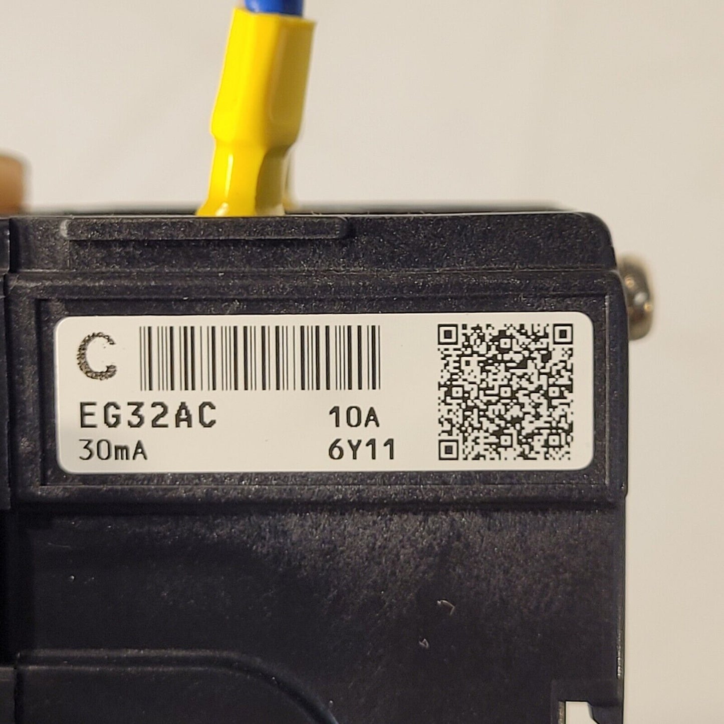 Fuji Electric EG32AC 10A Circuit Breaker EB2AEAC-101B AC 100-230V 30mA 2.5kV