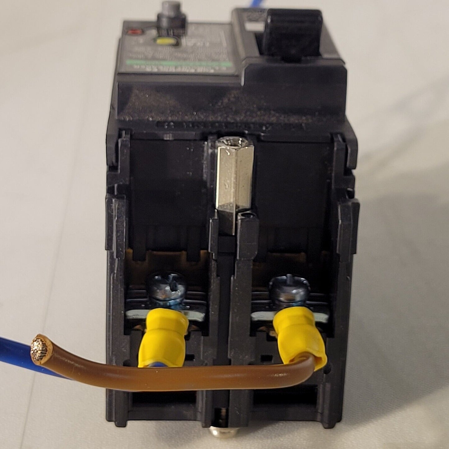 Fuji Electric EG32AC 10A Circuit Breaker EB2AEAC-101B AC 100-230V 30mA 2.5kV