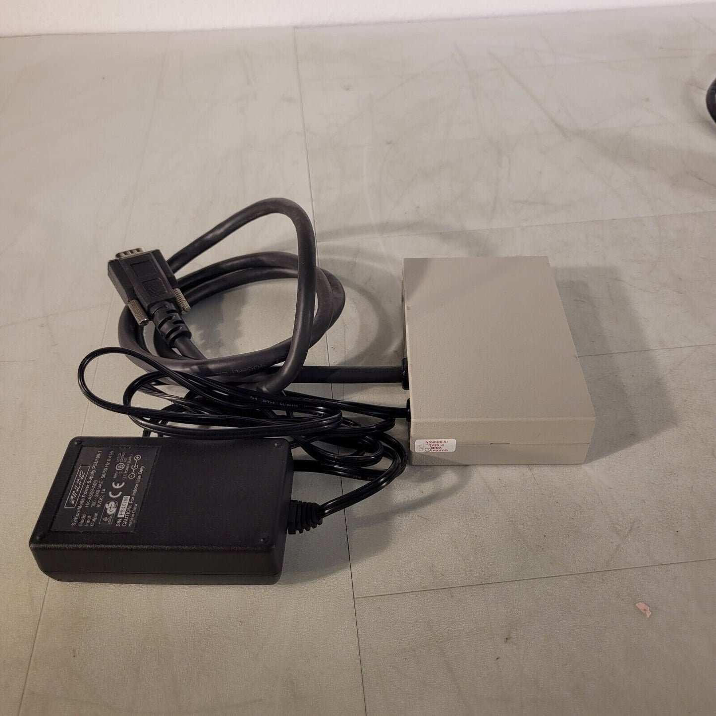 Inline Inc VGA Distribution Amplifier DAV002 1 Input 2 Output, 9VDC 1A