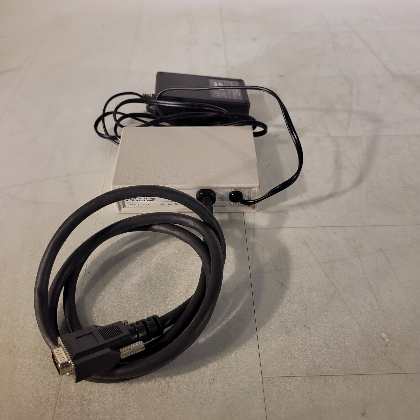 Inline Inc VGA Distribution Amplifier DAV002 1 Input 2 Output, 9VDC 1A