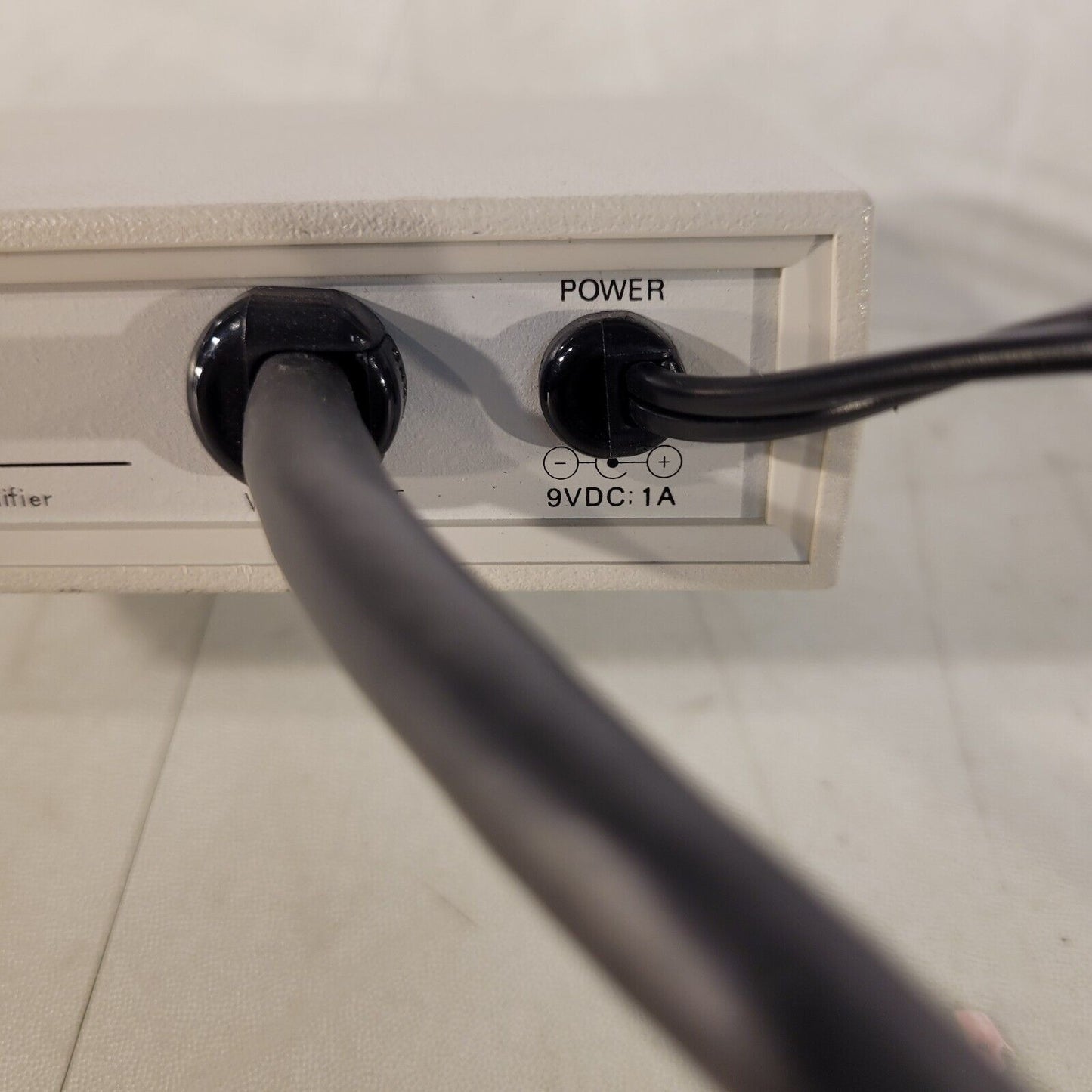 Inline Inc VGA Distribution Amplifier DAV002 1 Input 2 Output, 9VDC 1A