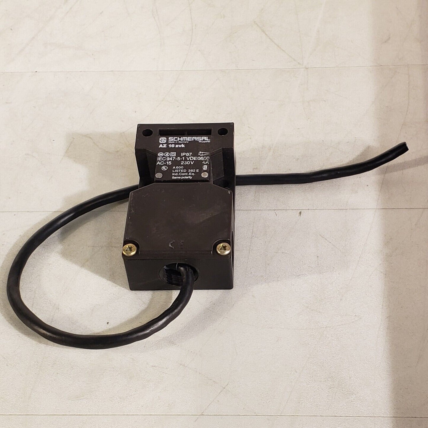 Schmersal AZ16 zvk Safety Switch AC-15 230V 4A From Bruker D8 XRD