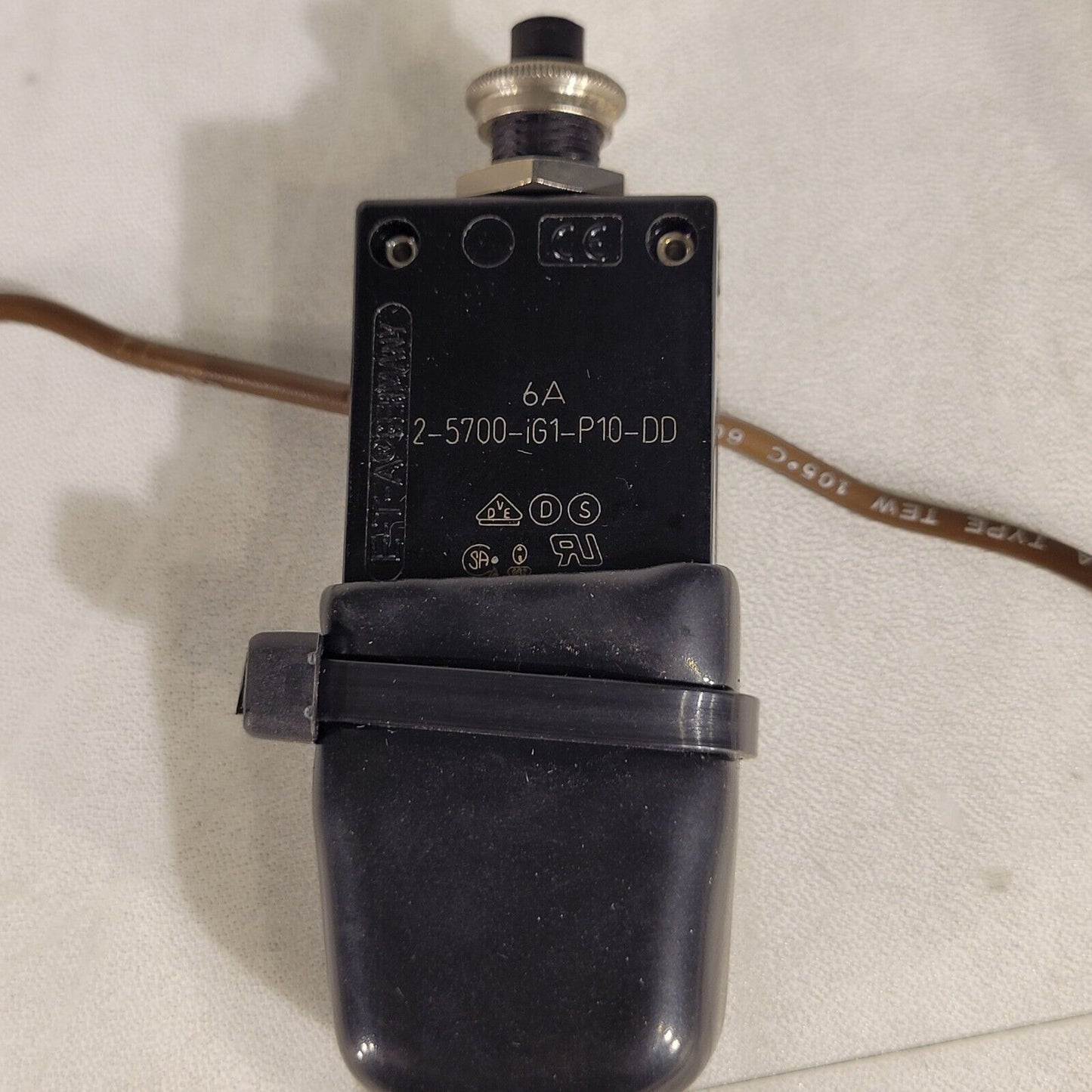ETA 2-5700-iG1-P10-DD Circuit Protection And Control 6A 5422 250VAC 28VDC