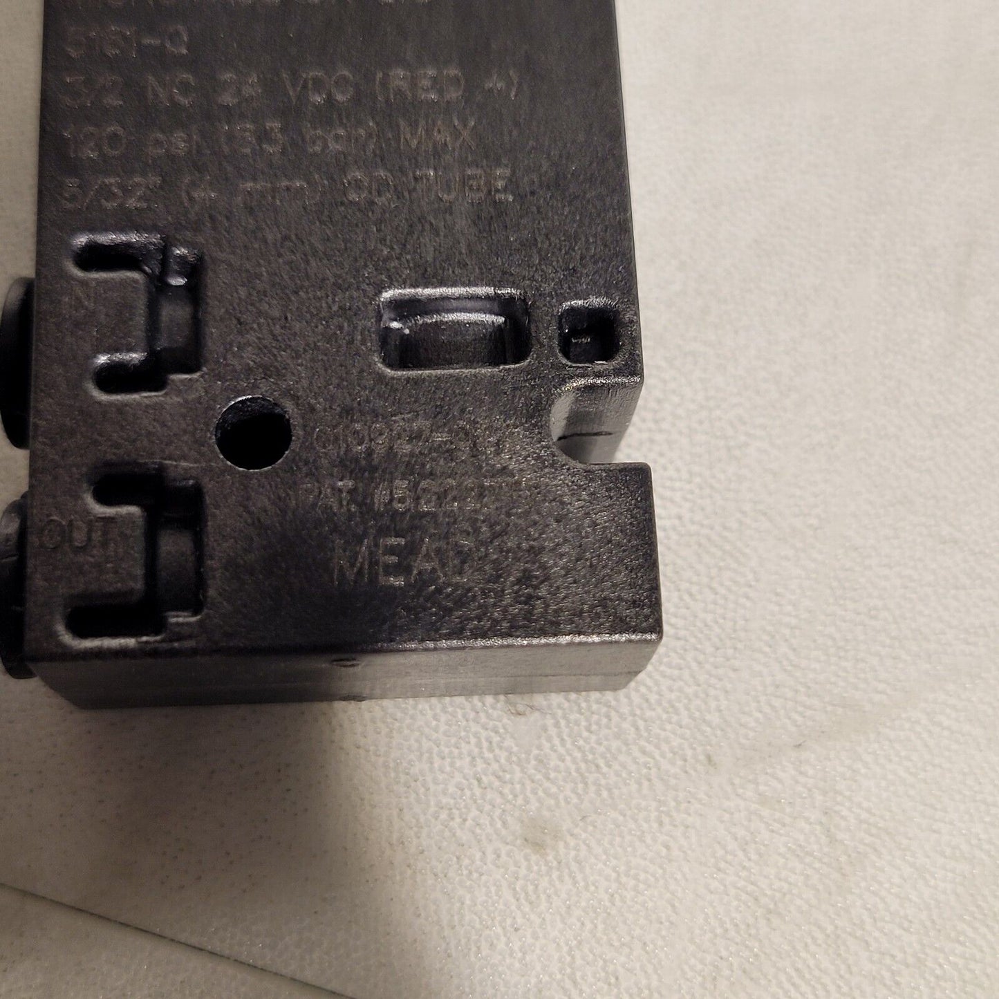 Isonic 5181-0 Micromass 3/2 NC 24 VDC 120 psi 18.3 Bar 5/32" OD Tube Solenoid