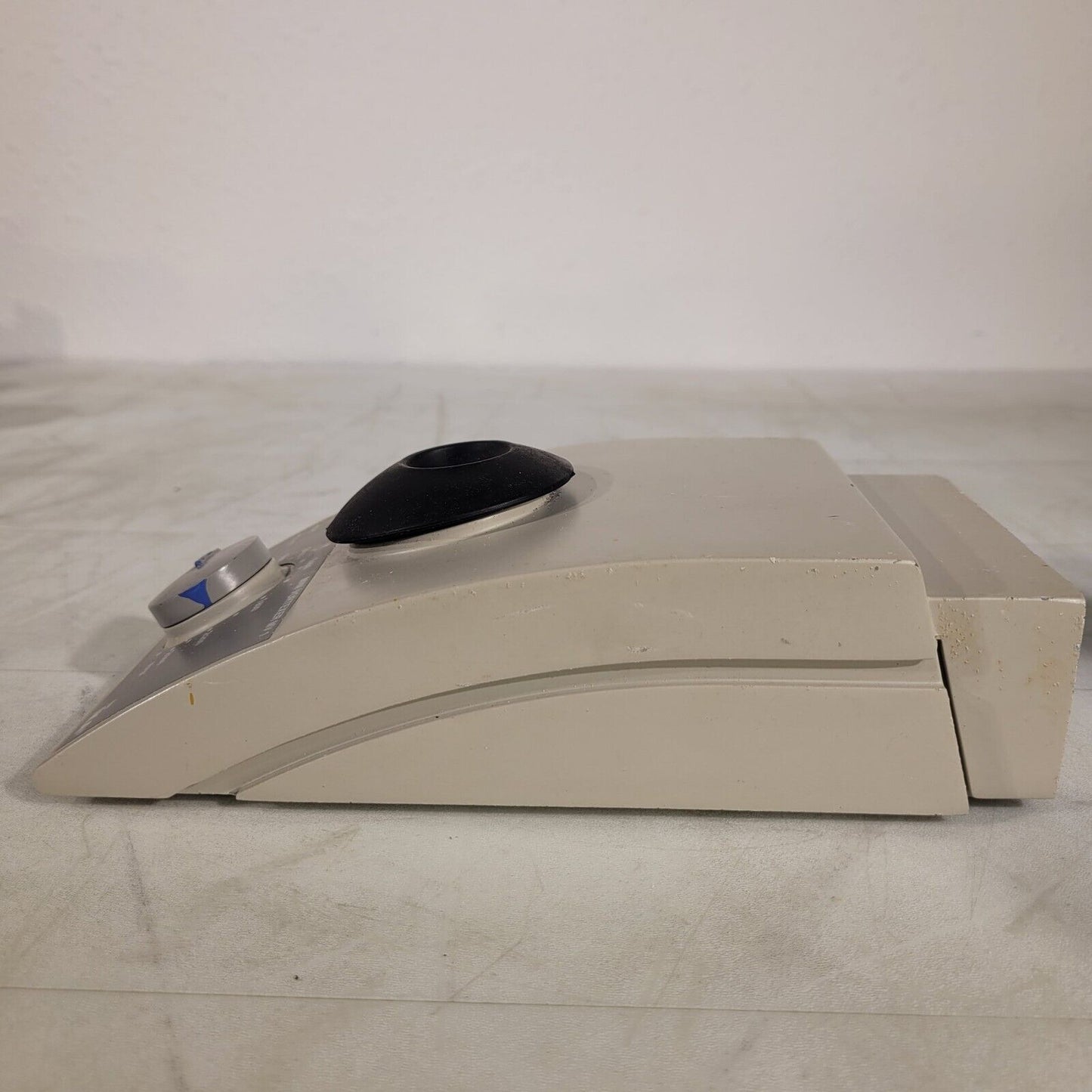 VWR MV1 Mini Vortexer 200-2500 Rpm 115V 50/60Hz 31W IKA 03.167901