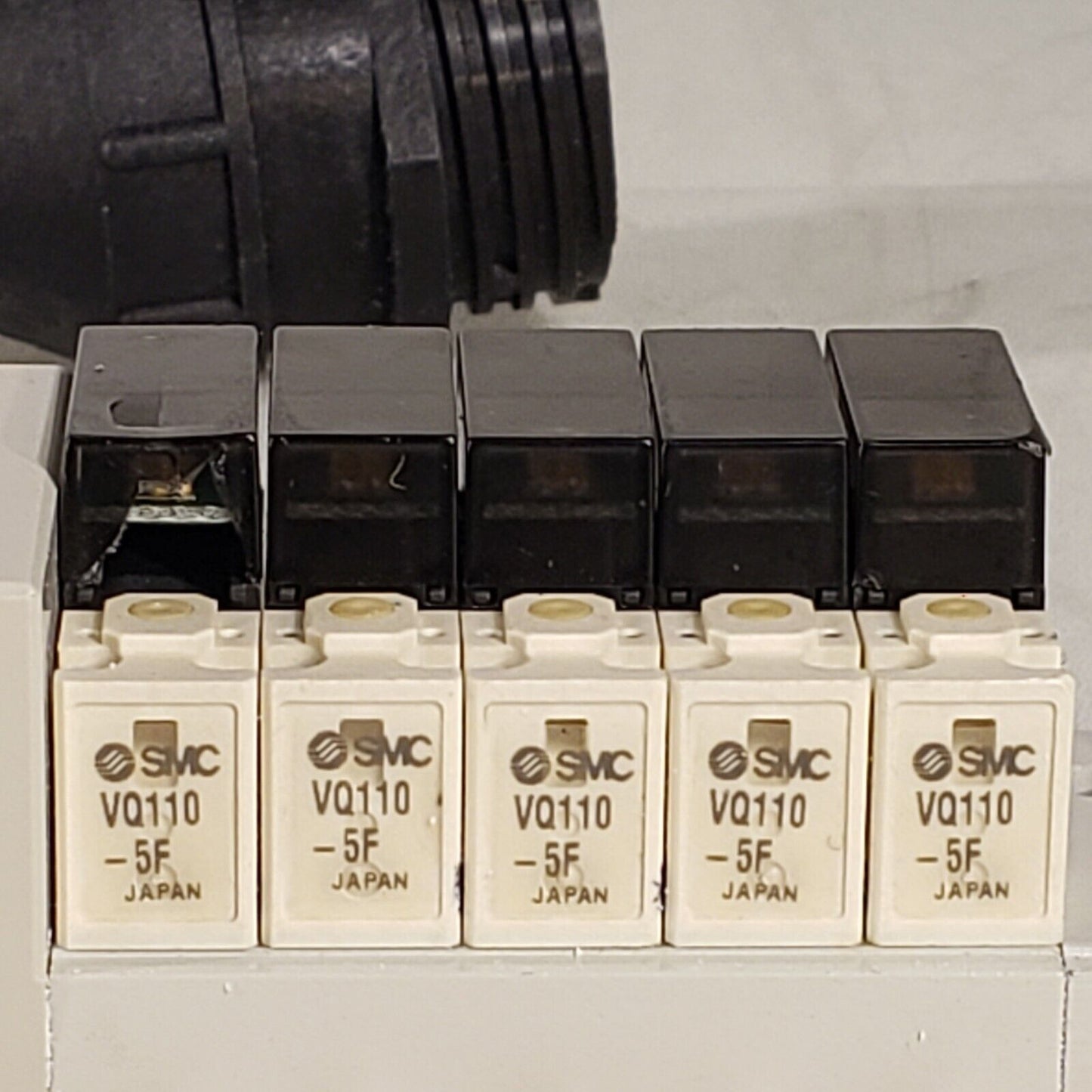 SMC A-471-9800013 Solenoid Manifold 5x VQ110-F5 Pneumatic Air Controller