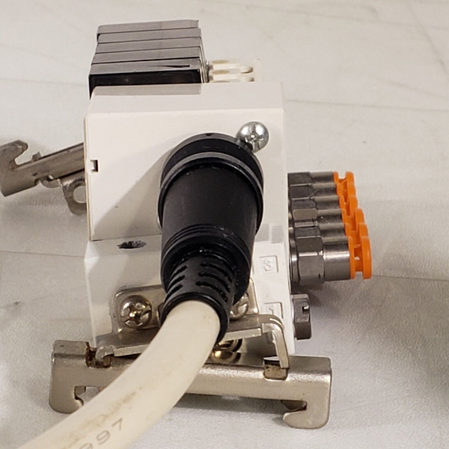 SMC A-471-9800013 Solenoid Manifold 5x VQ110-F5 Pneumatic Air Controller