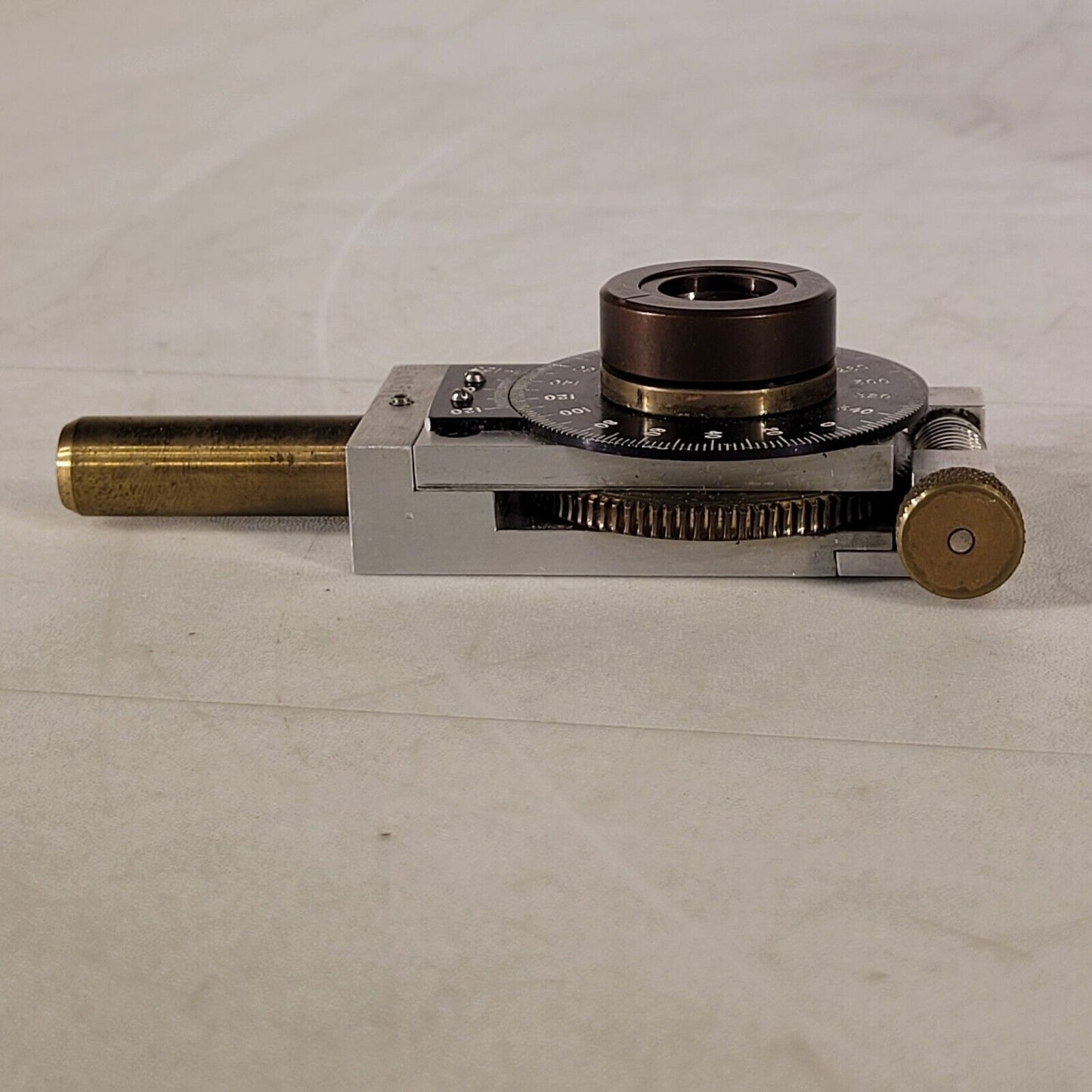 Bennett Rotational Optical Mount With Grischkowsky 589.6nm Lambda/4 Waveplate