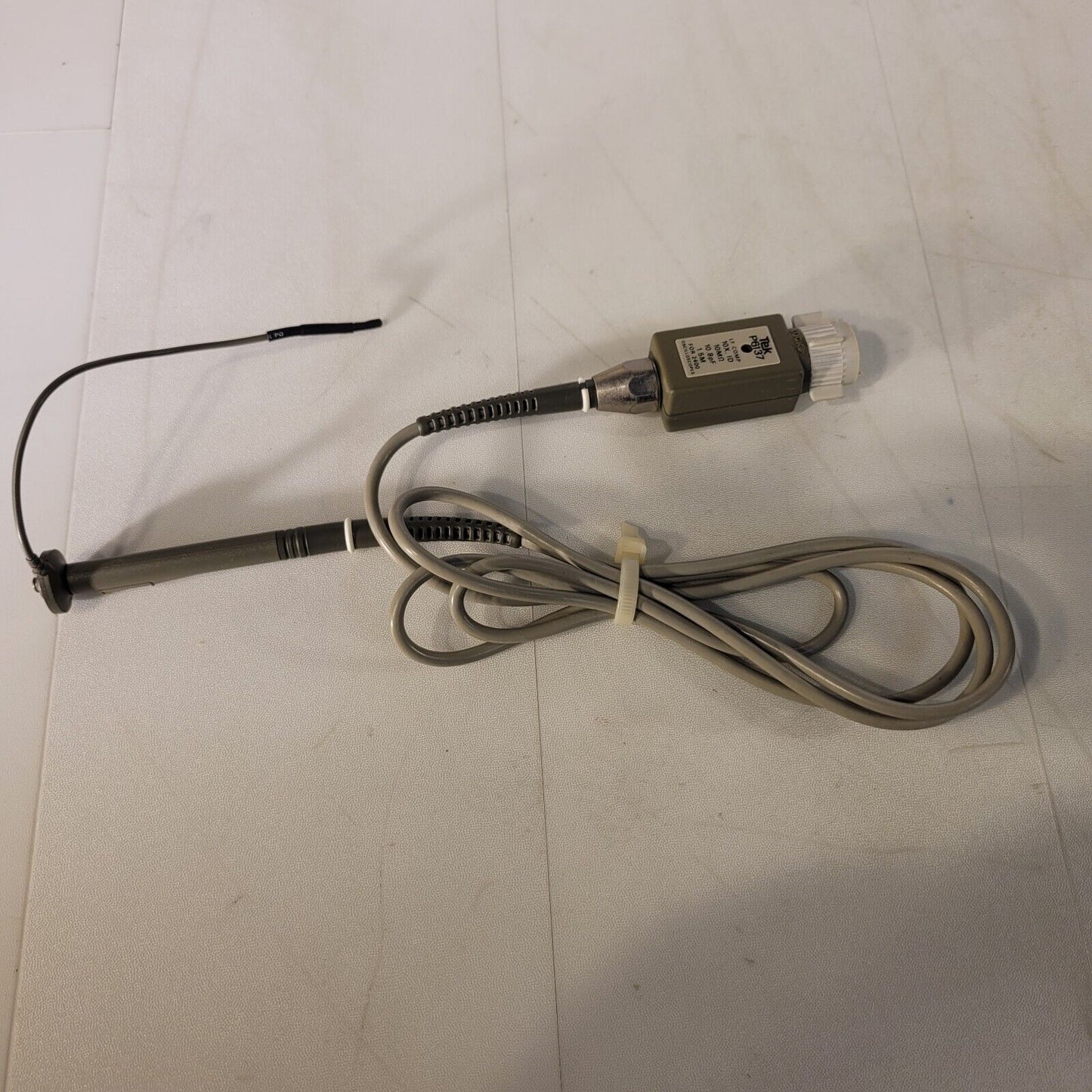 Tek Tektronix P6137 Oscilloscope Probe 10x 400MHz 10M Ohm 10.8pF For 2400 Oscope