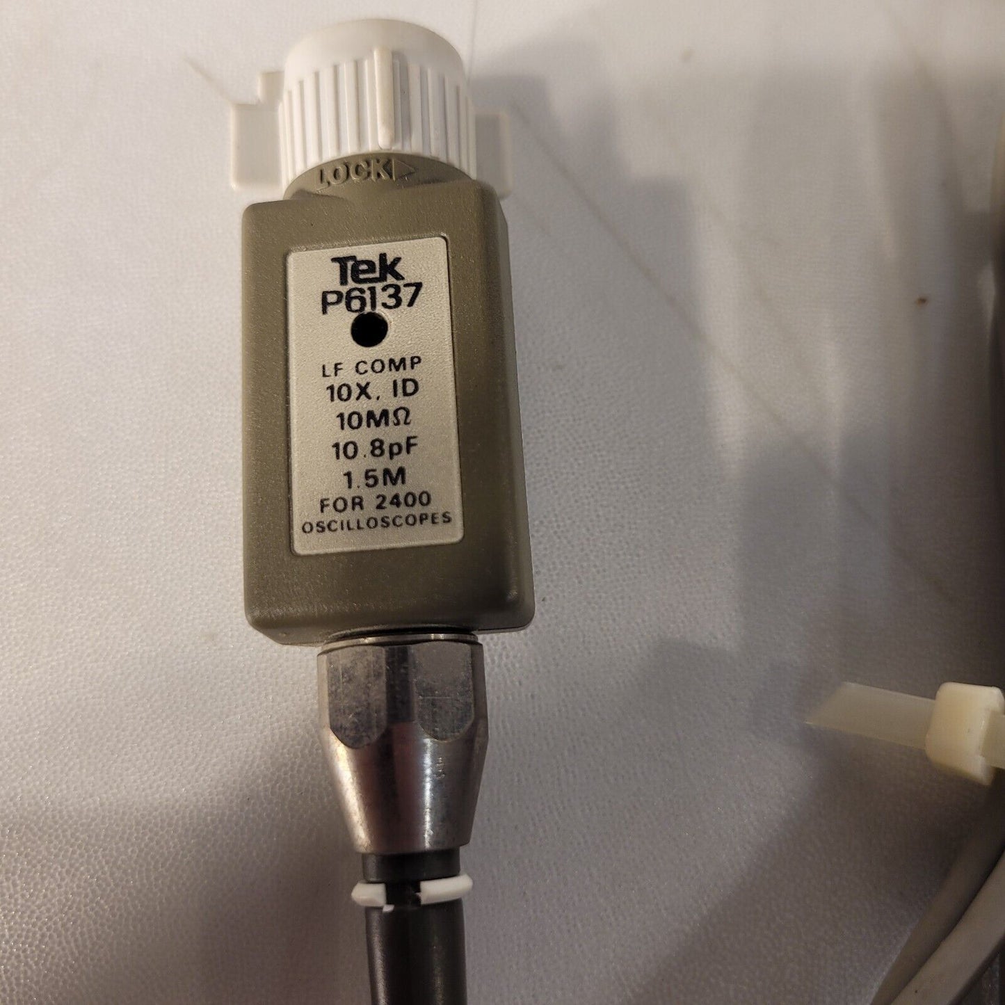 Tek Tektronix P6137 Oscilloscope Probe 10x 400MHz 10M Ohm 10.8pF For 2400 Oscope