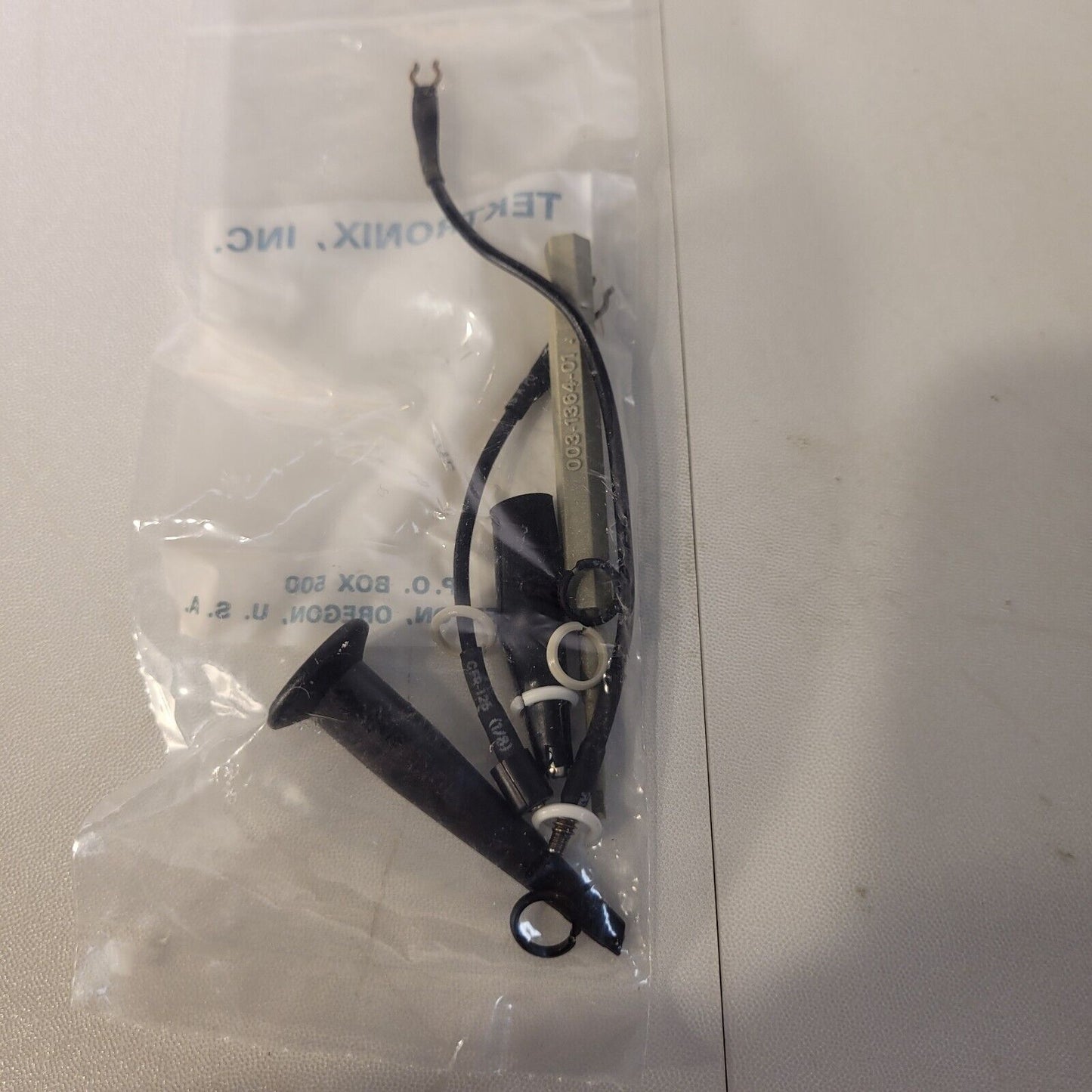 Tek Tektronix P6106A Oscilloscope Probe 10x 250MHz 10M Ohm 11.2pF w/ Accessories