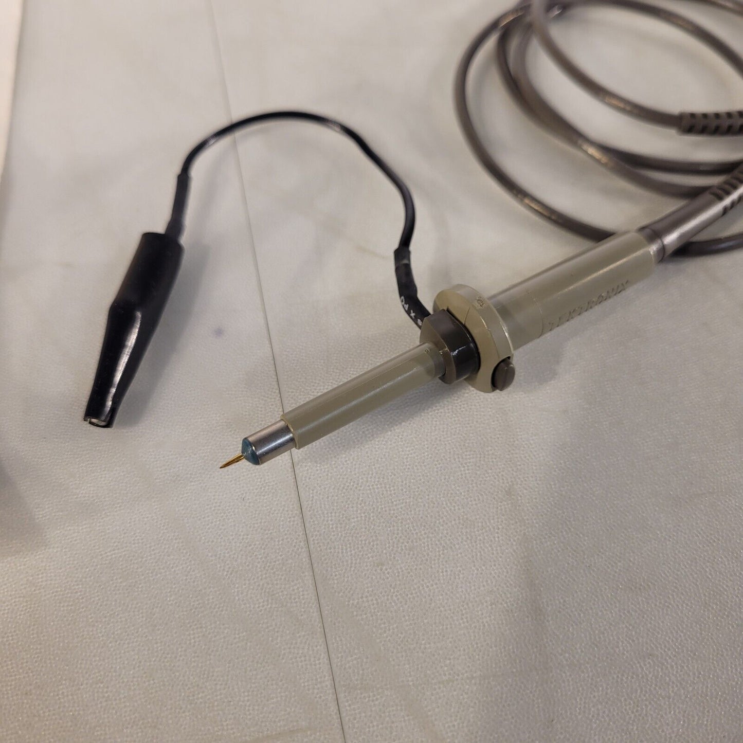 Tek Tektronix 6106A Oscilloscope Probe 10x 250MHz 10M Ohm 8.7pF with Accessories