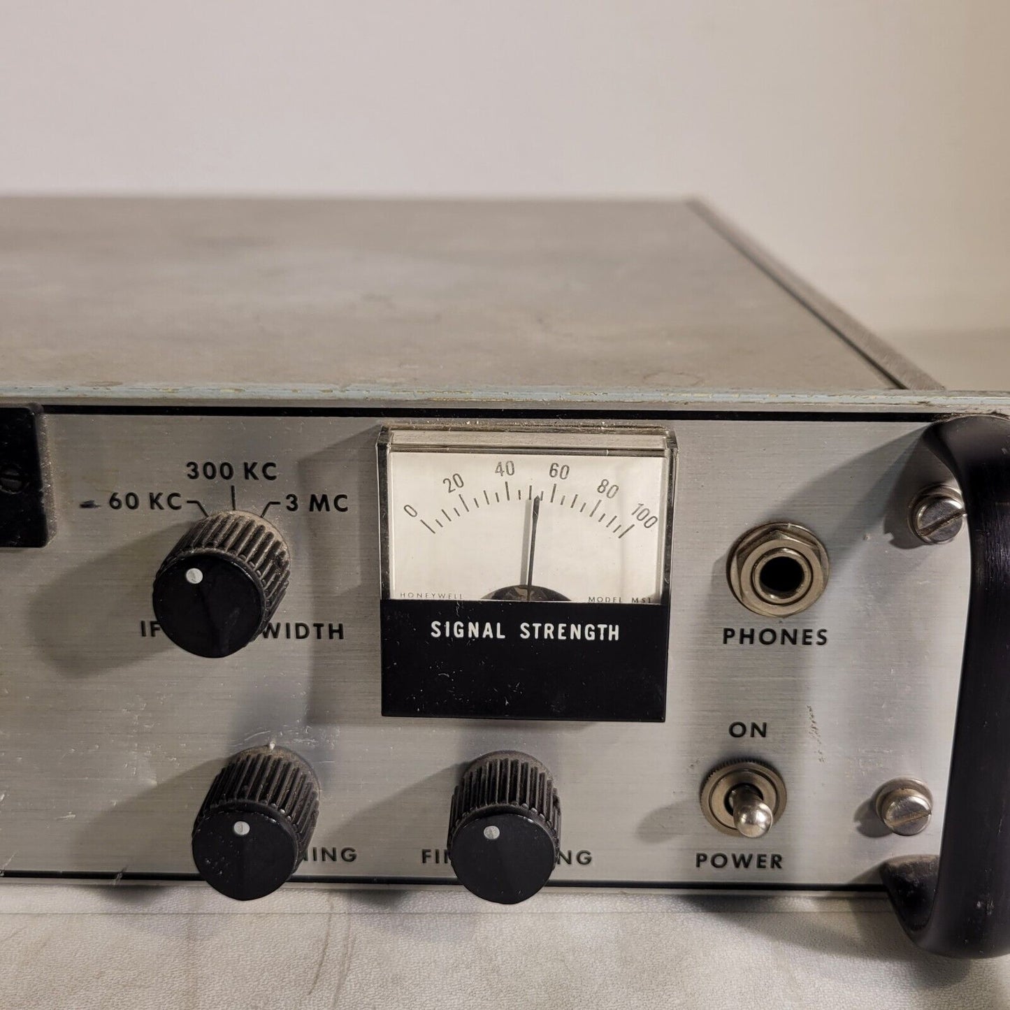 Astro Communication Labratory SR-202 VHF Receiver MC Tuner