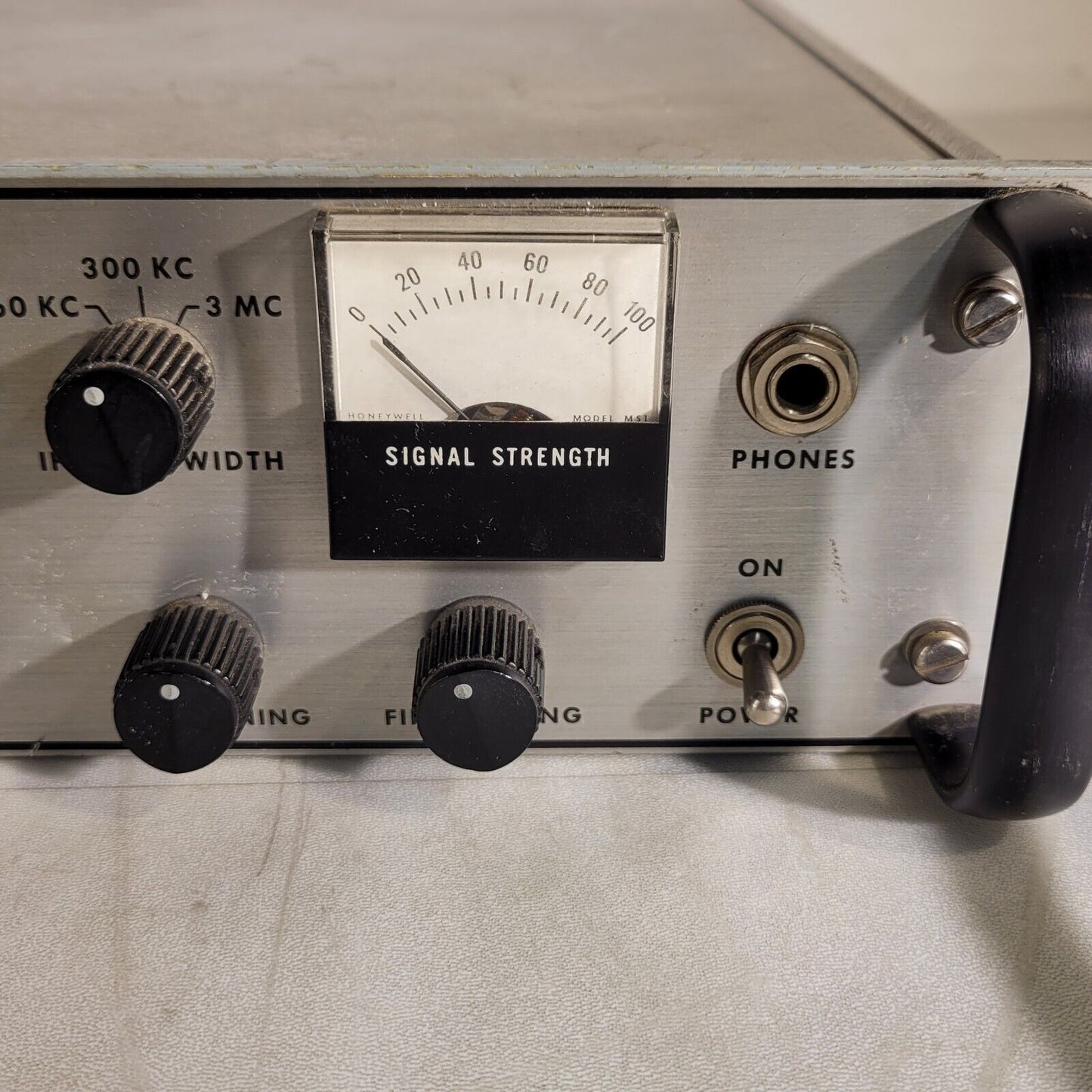 Astro Communication Labratory SR-202 VHF Receiver MC Tuner
