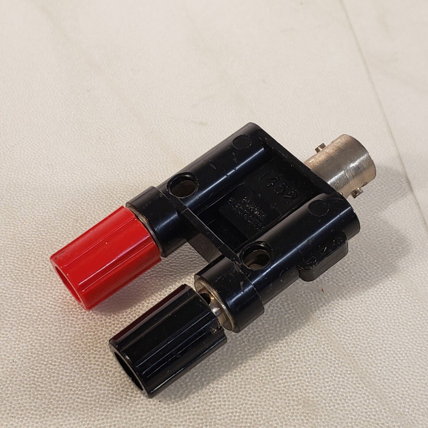 Pomona 1452 Banna Plug Male BNC Connector To Dual Female Banana Jacks