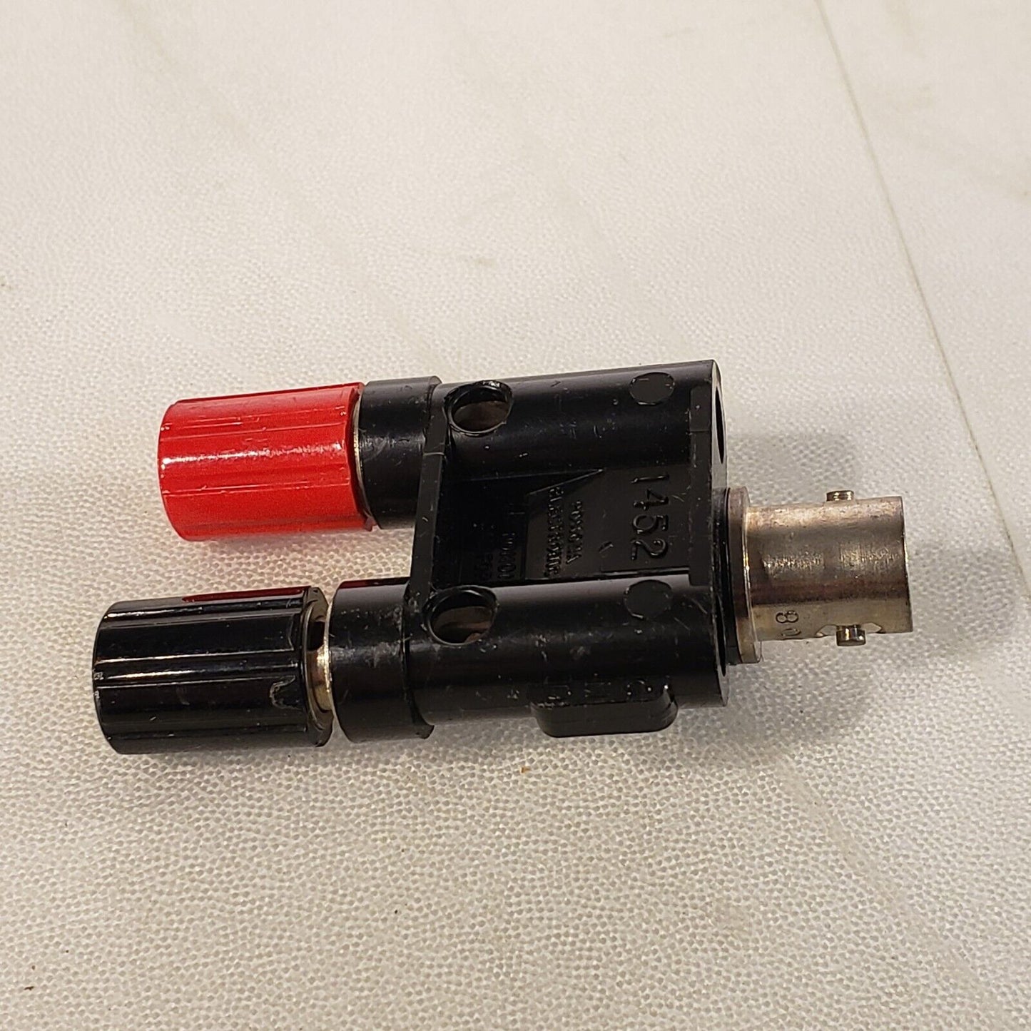 Pomona 1452 Banna Plug Male BNC Connector To Dual Female Banana Jacks