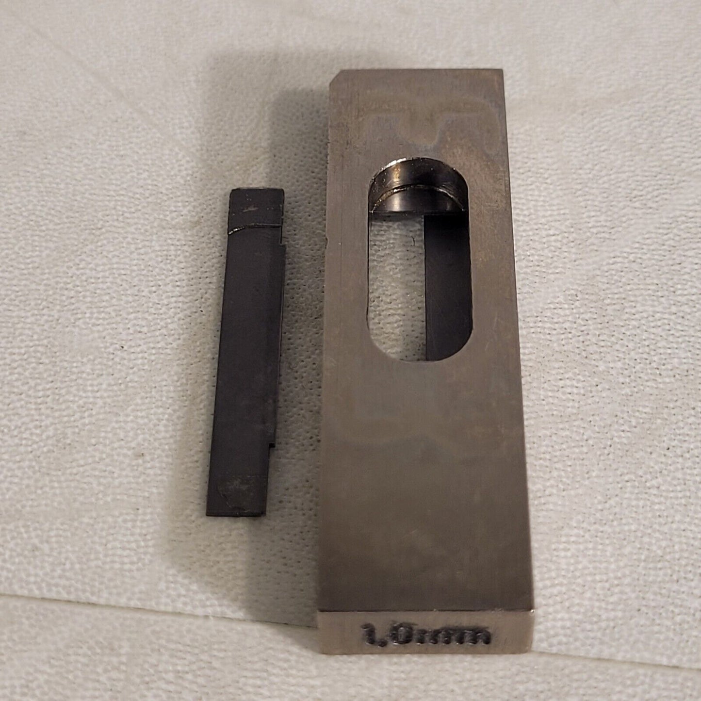 Bruker ASX XRD Slit Aperture For Parts - One Slit Side Fell Off Adjustable Width