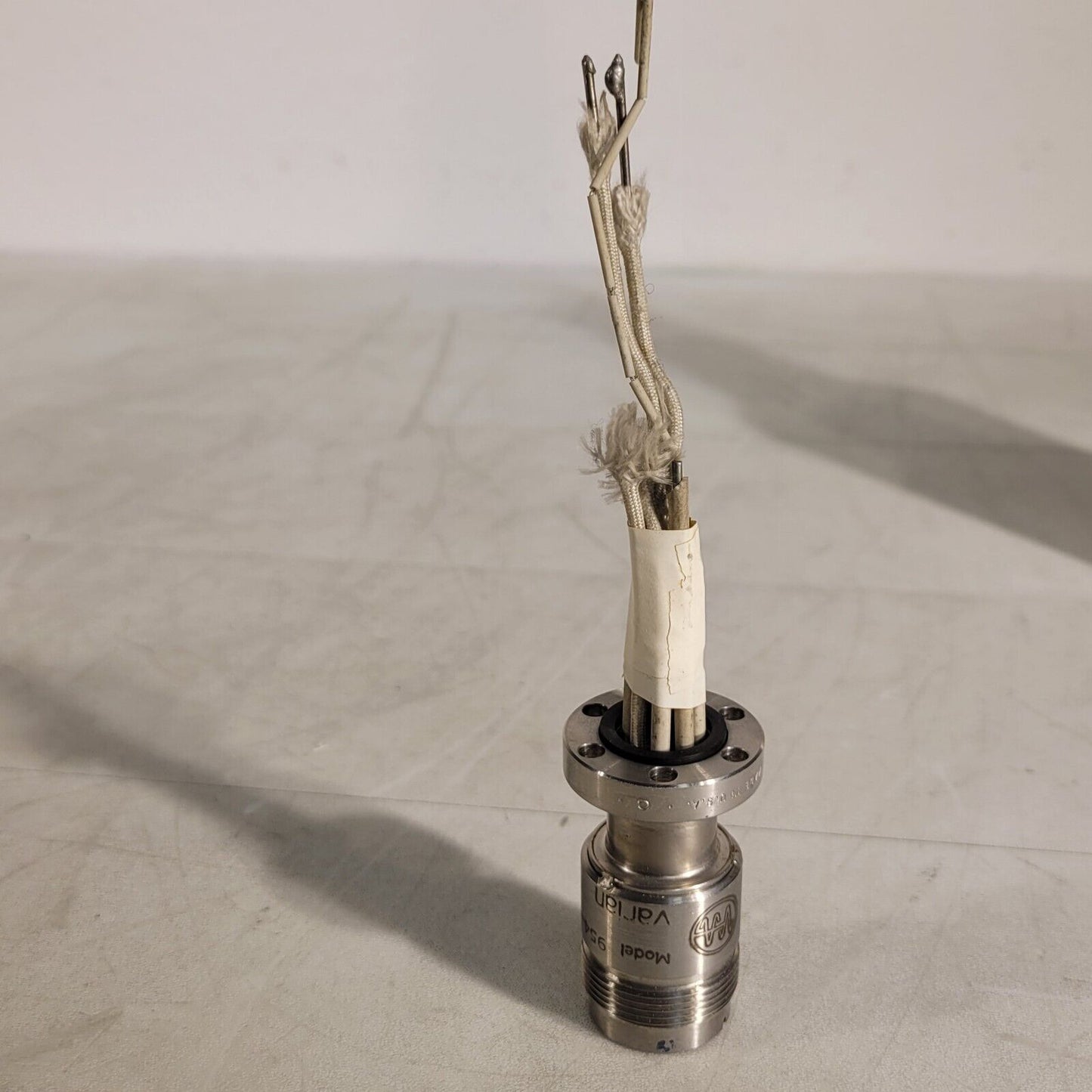 Varian 954-5033 1.33" Conflat CF UHV High Vacuum Feedthrough 10 Pin Thermocouple
