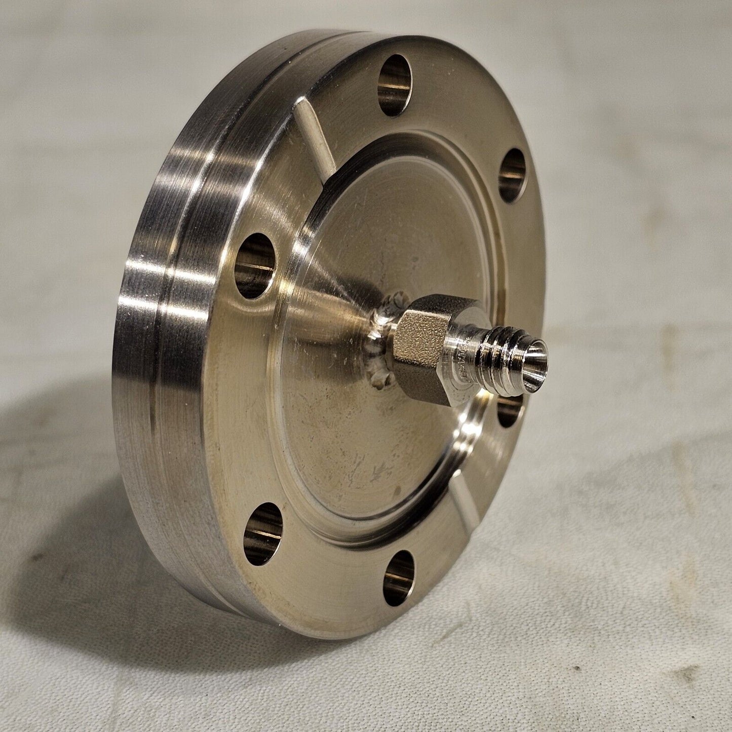 DN35CF 2.75" CF Conflat Gas Feedthrough 1/8" Swagelok Adapter On Vacuum Side