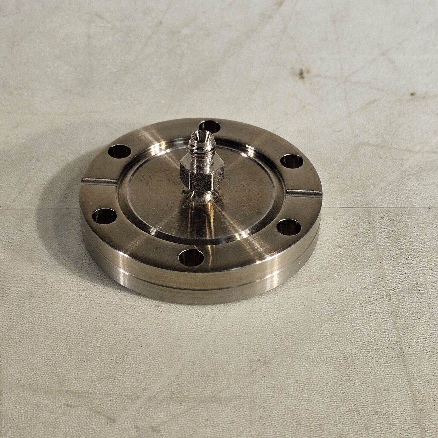 DN35CF 2.75" CF Conflat Gas Feedthrough 1/8" Swagelok Adapter On Vacuum Side