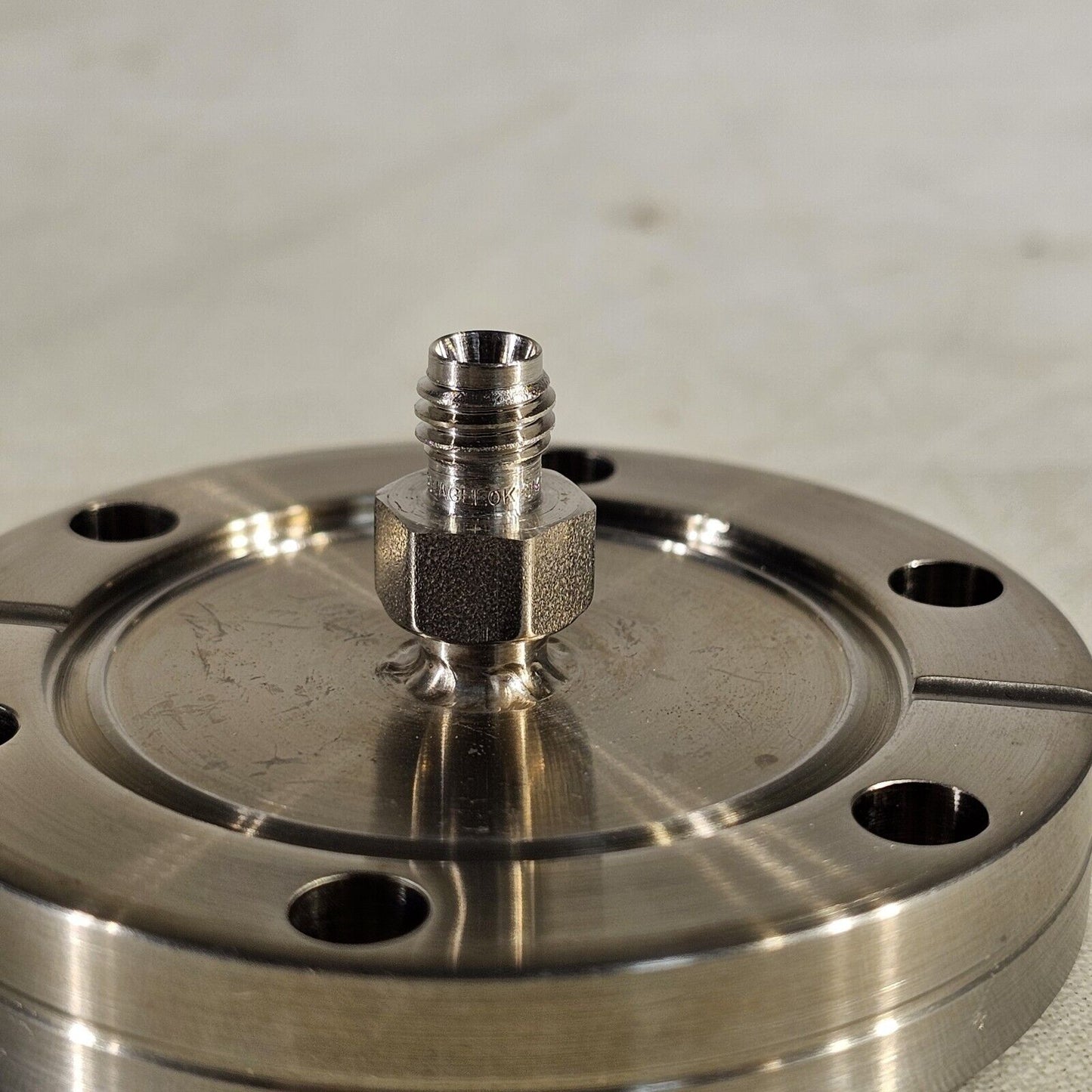 DN35CF 2.75" CF Conflat Gas Feedthrough 1/8" Swagelok Adapter On Vacuum Side