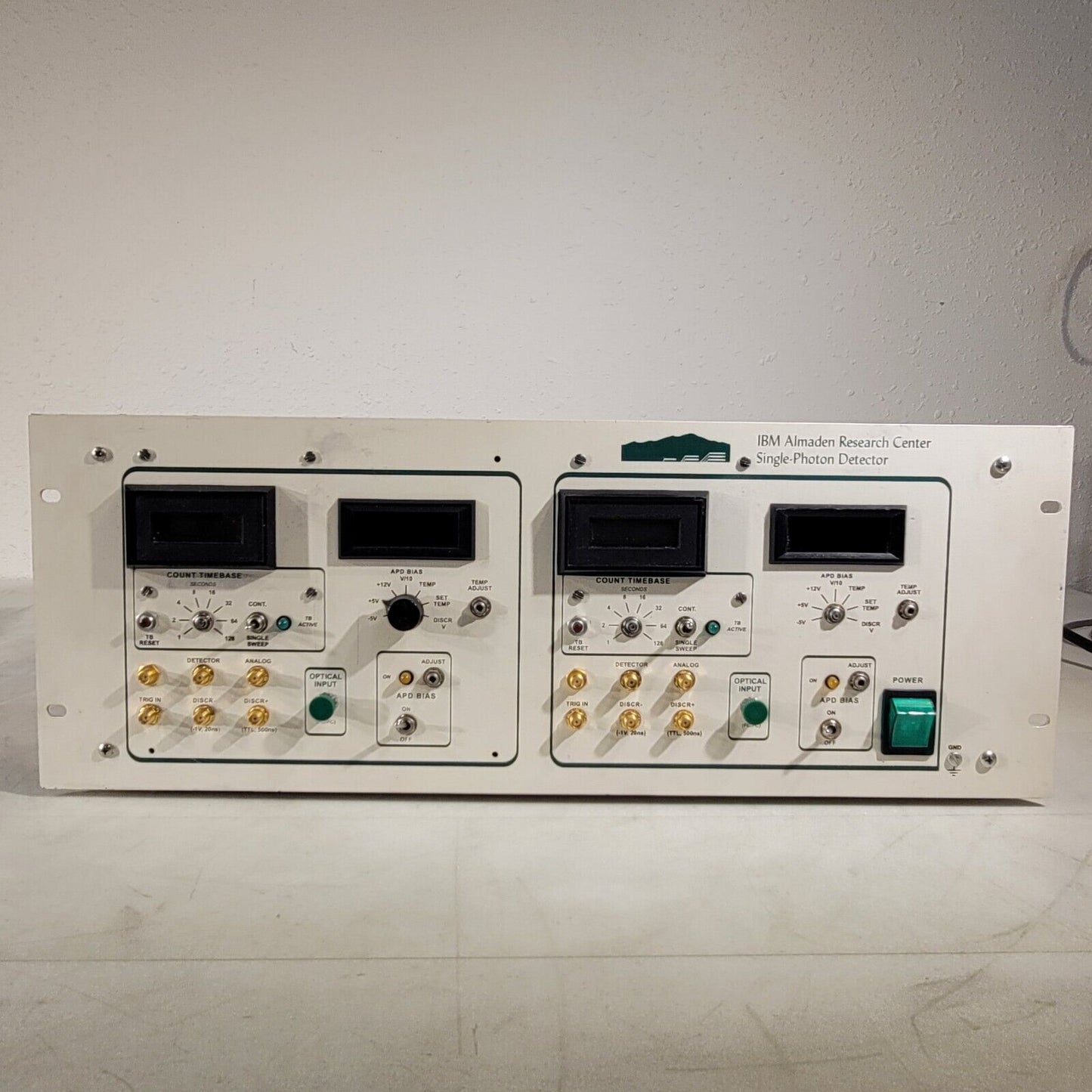 IBM Almaden Single Photon Detector- Missing 3 Knobs And 2 Switches Bent