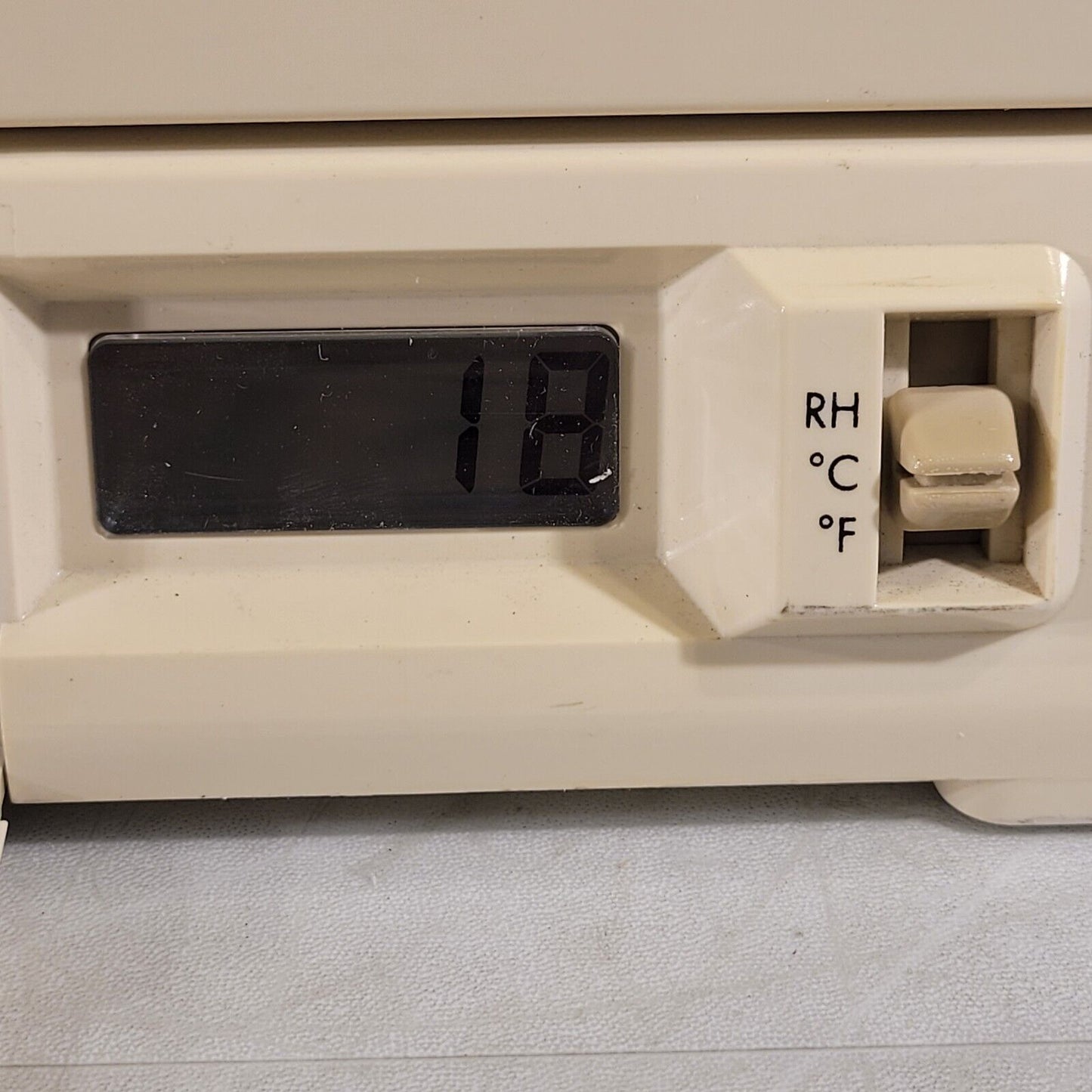 Omega CT485B Temperature Humidity Data Chart Recorder With Probe