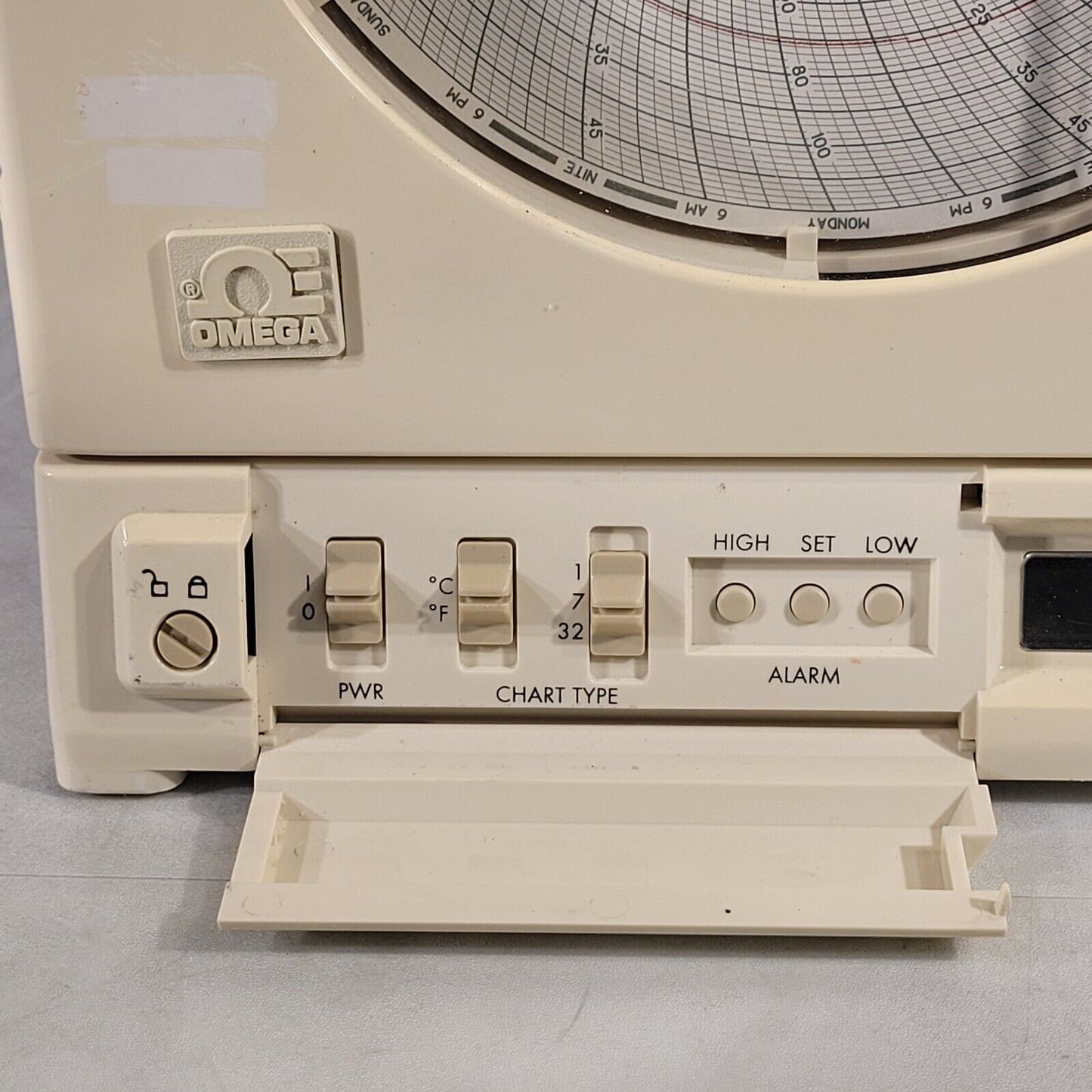 Omega CT485B Temperature Humidity Data Chart Recorder With Probe