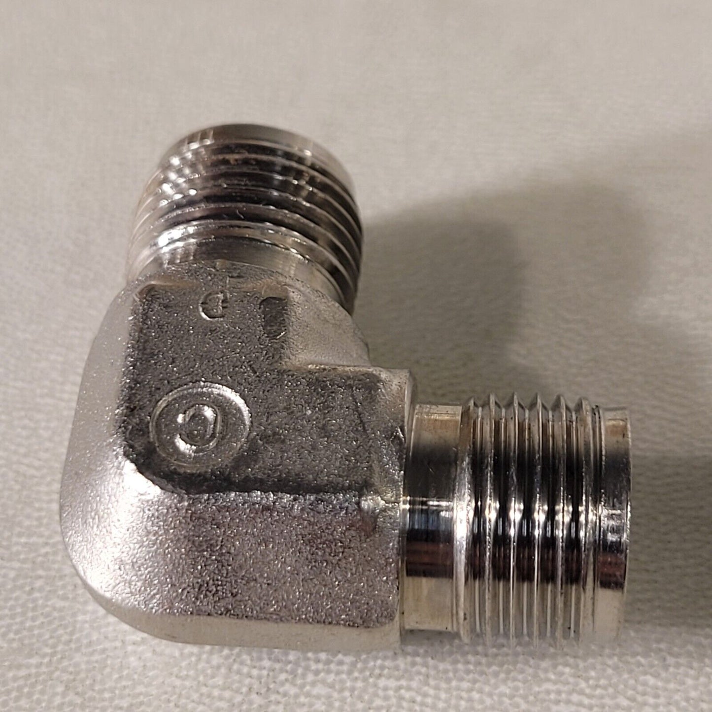 3/8" Swagelok 90 Degree Right Angle Elbow Connector Female-To-Female Adapter