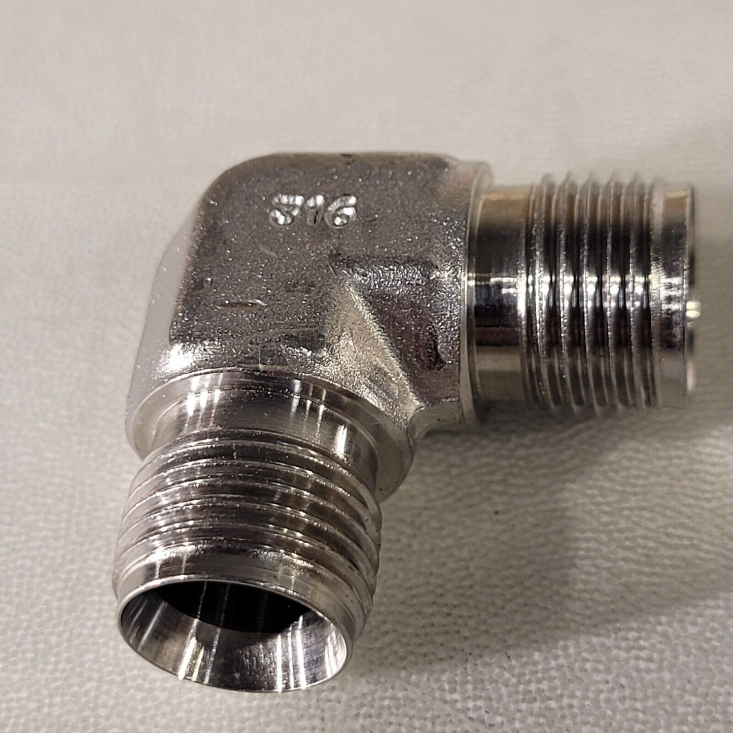 3/8" Swagelok 90 Degree Right Angle Elbow Connector Female-To-Female Adapter