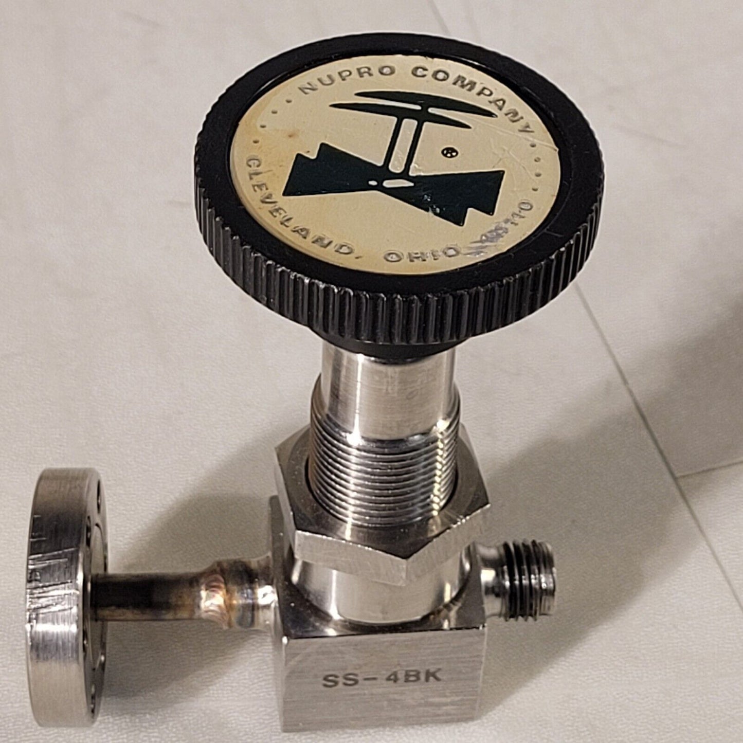 Nupro SS-4BK 1.33" Rotatable DN16CF Conflat To Swagelok 1/4 Manual Needle Valve