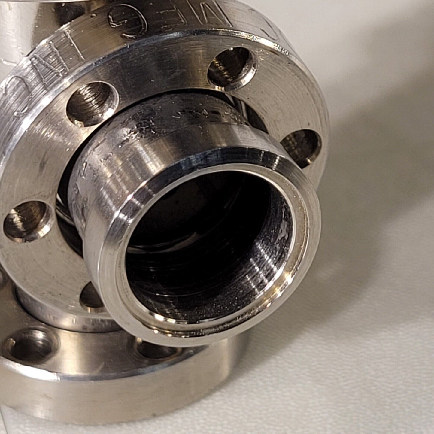 MDC AV-075 1.33" Rotatable DN16CF Manual Right Angle Valve High Vacuum SS