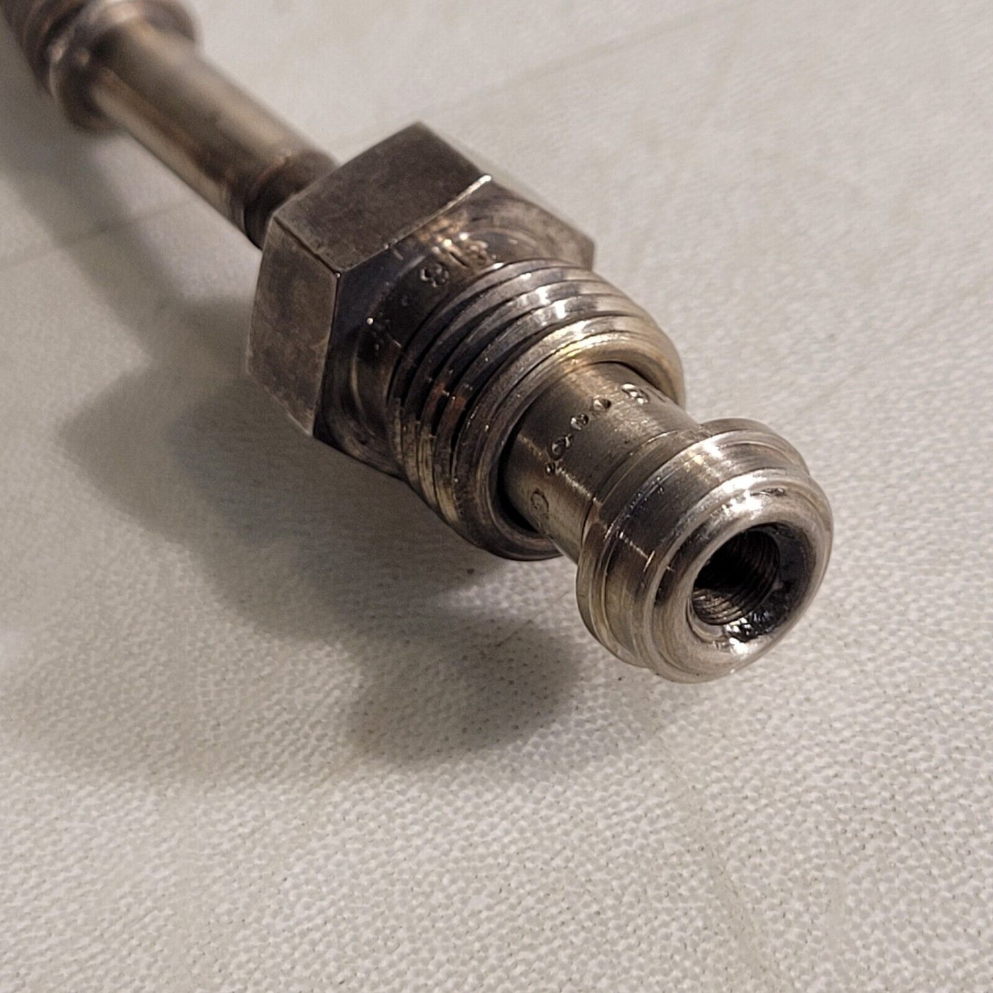 1/4" Male VCR To 1/4" Female Swagelok Adapter Bellows Tube 11" Length