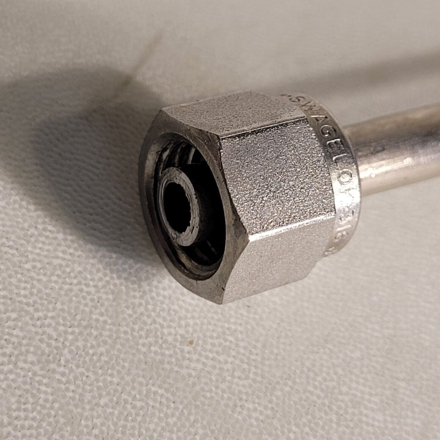 1/4" Male VCR To 1/4" Female Swagelok Adapter Bellows Tube 11" Length