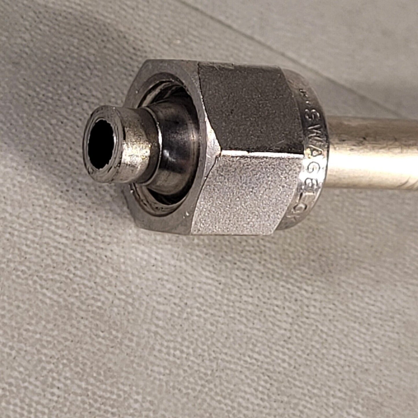 1/4" Male VCR To 1/4" Female Swagelok Adapter Bellows Tube 11" Length
