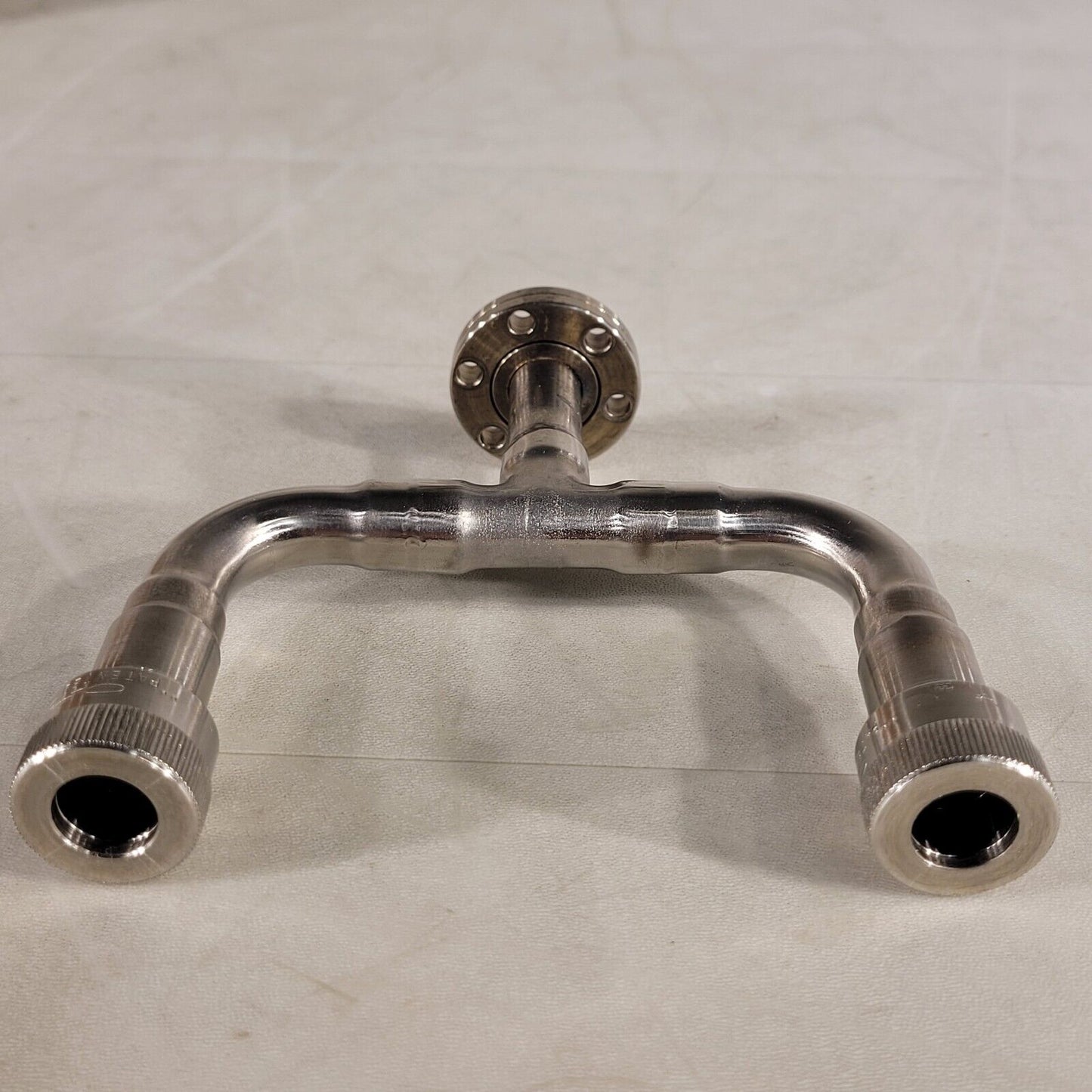 Huntington 1.33" Rotatable Conflat DN16CF To 1/2" Ultratorr U-Shaped Adapter Tee