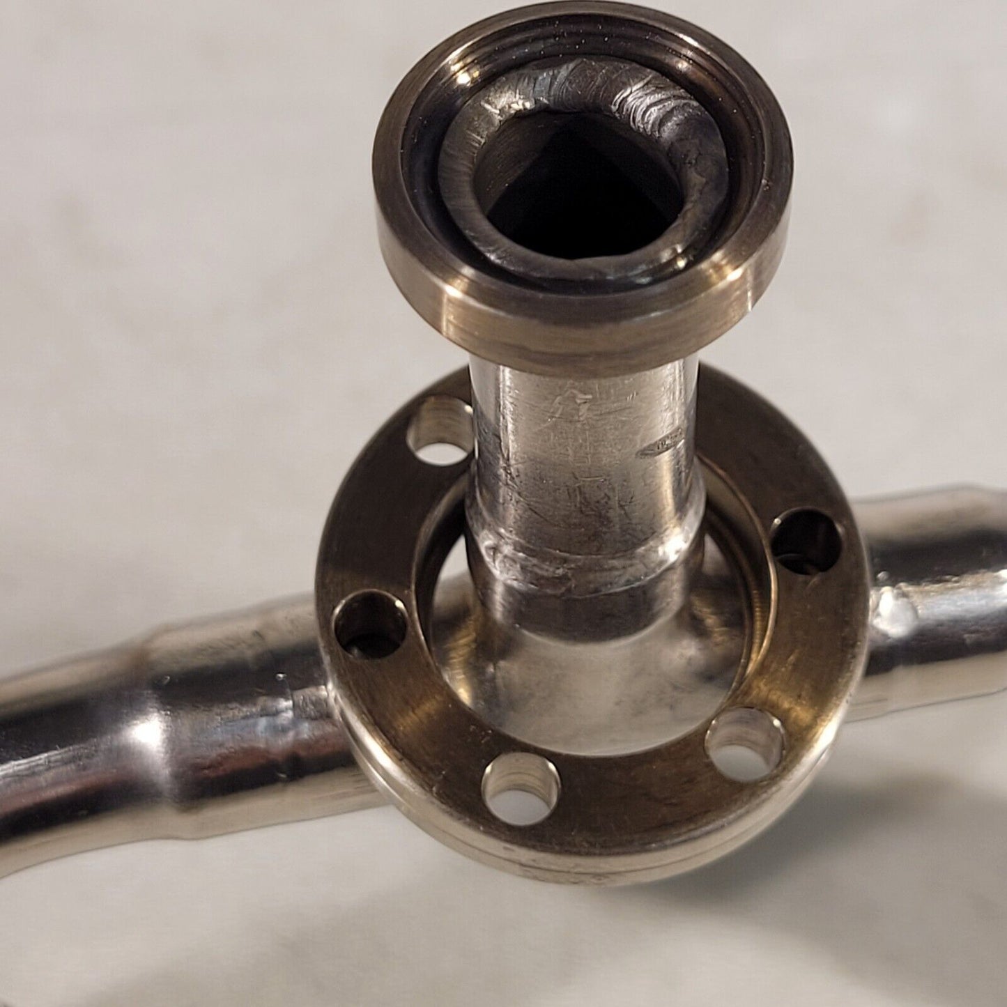 Huntington 1.33" Rotatable Conflat DN16CF To 1/2" Ultratorr U-Shaped Adapter Tee