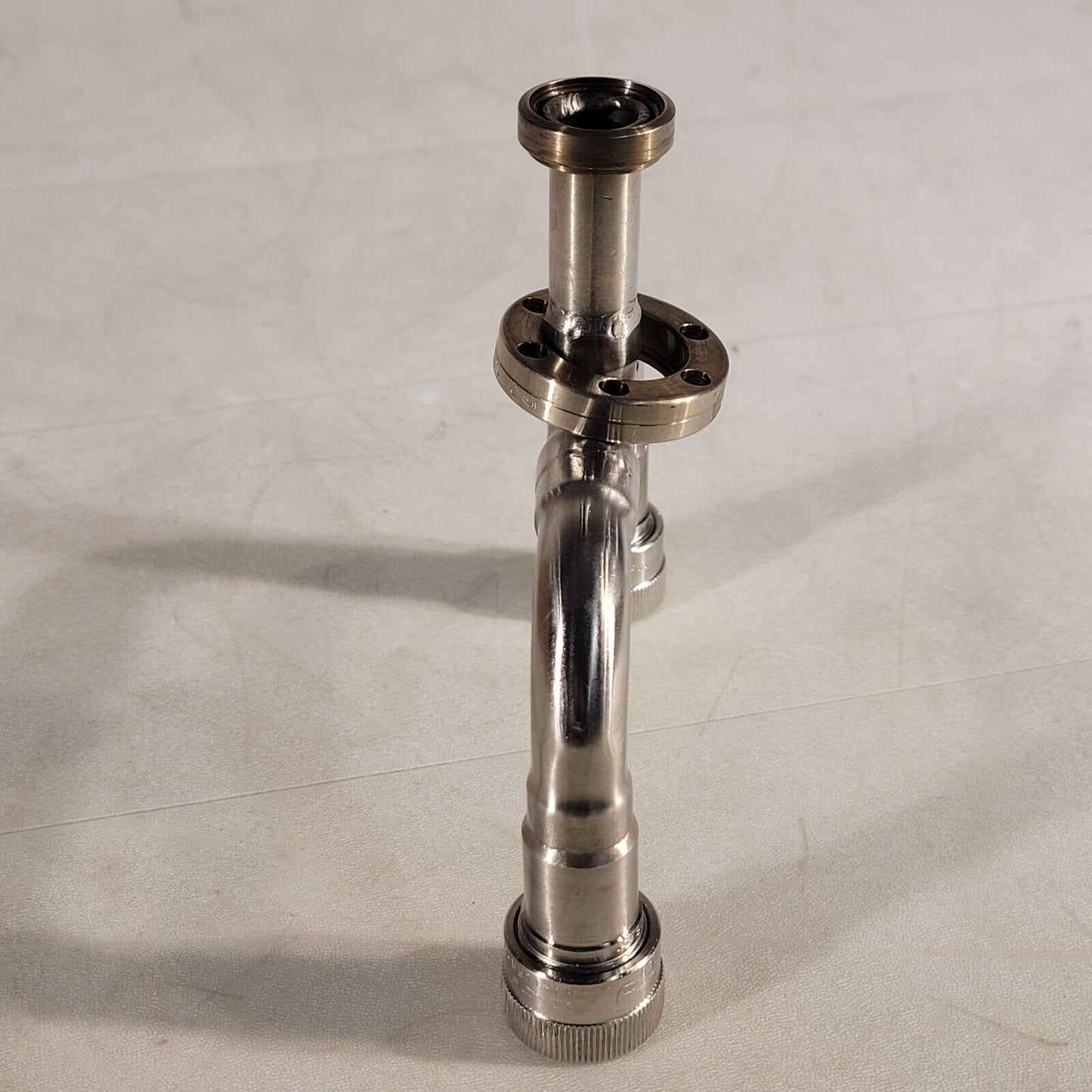 Huntington 1.33" Rotatable Conflat DN16CF To 1/2" Ultratorr U-Shaped Adapter Tee