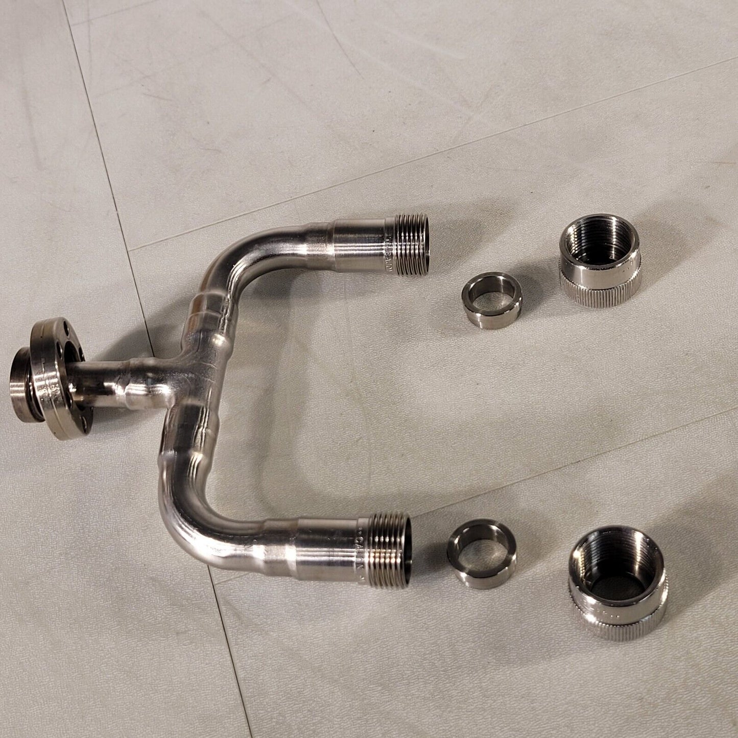 Huntington 1.33" Rotatable Conflat DN16CF To 1/2" Ultratorr U-Shaped Adapter Tee