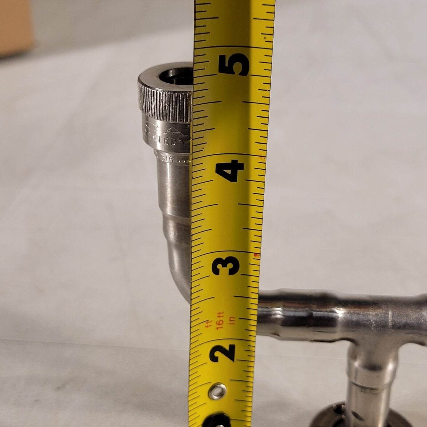 Huntington 1.33" Rotatable Conflat DN16CF To 1/2" Ultratorr U-Shaped Adapter Tee