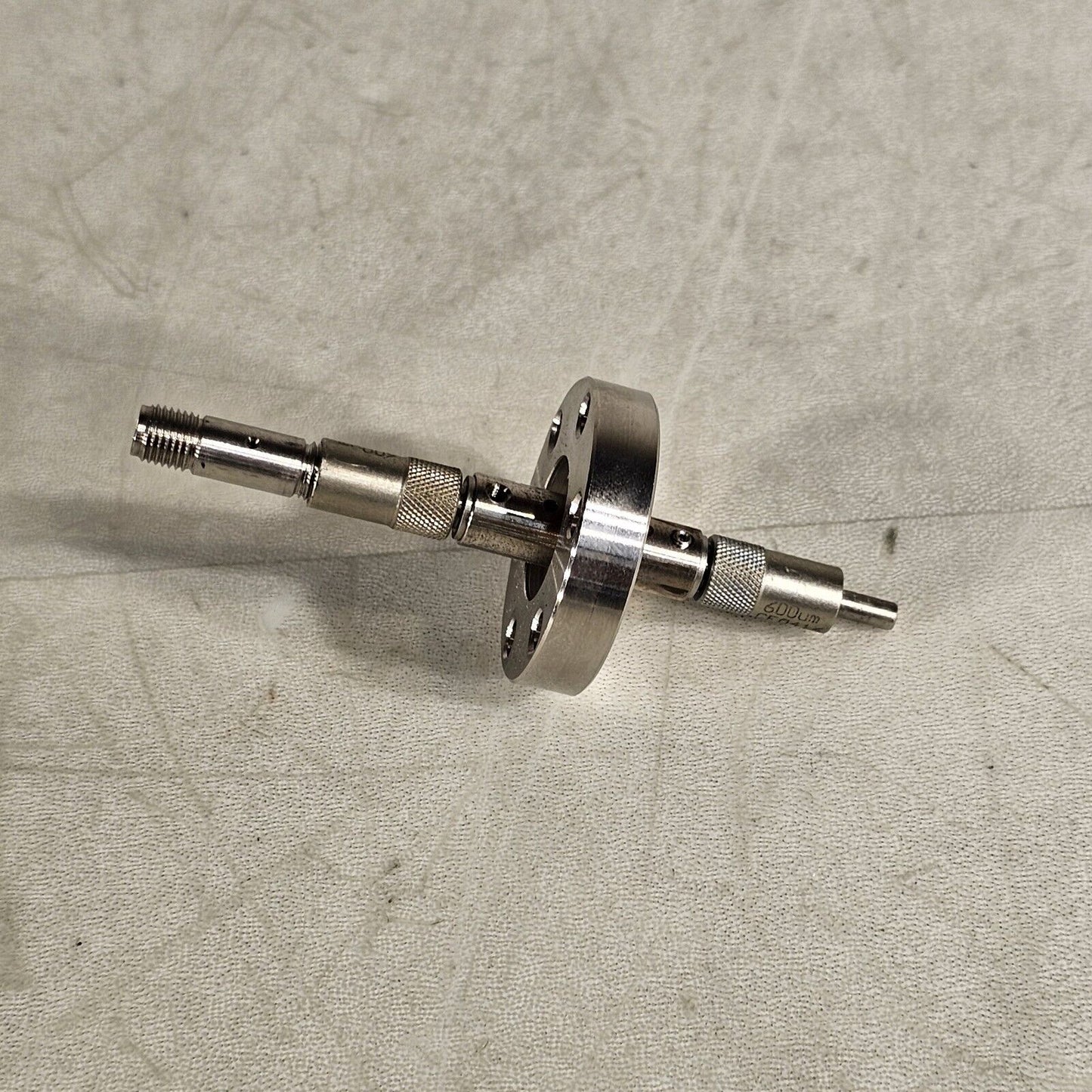 1.33" CF Fiber Optic High Vacuum Feedthrough DN16CF Conflat 600um Bundle SMA905