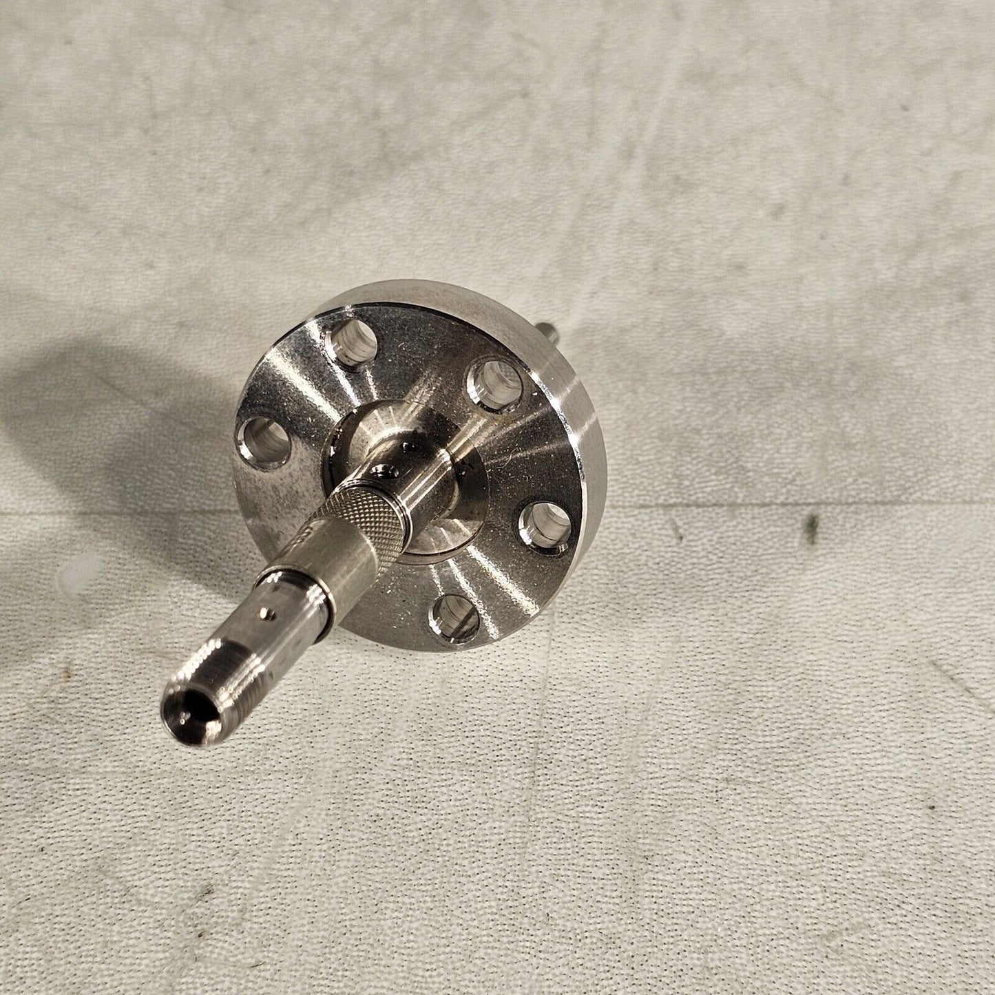 1.33" CF Fiber Optic High Vacuum Feedthrough DN16CF Conflat 600um Bundle SMA905